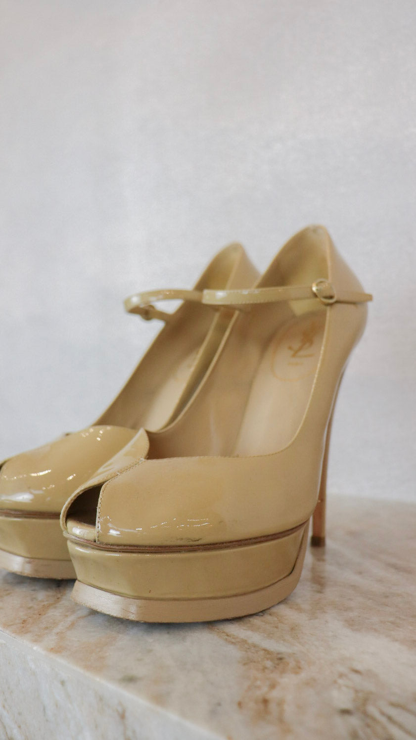 Yves Saint Laurent - Size 39
