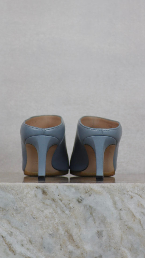 Stuart Weitzman - Size 7
