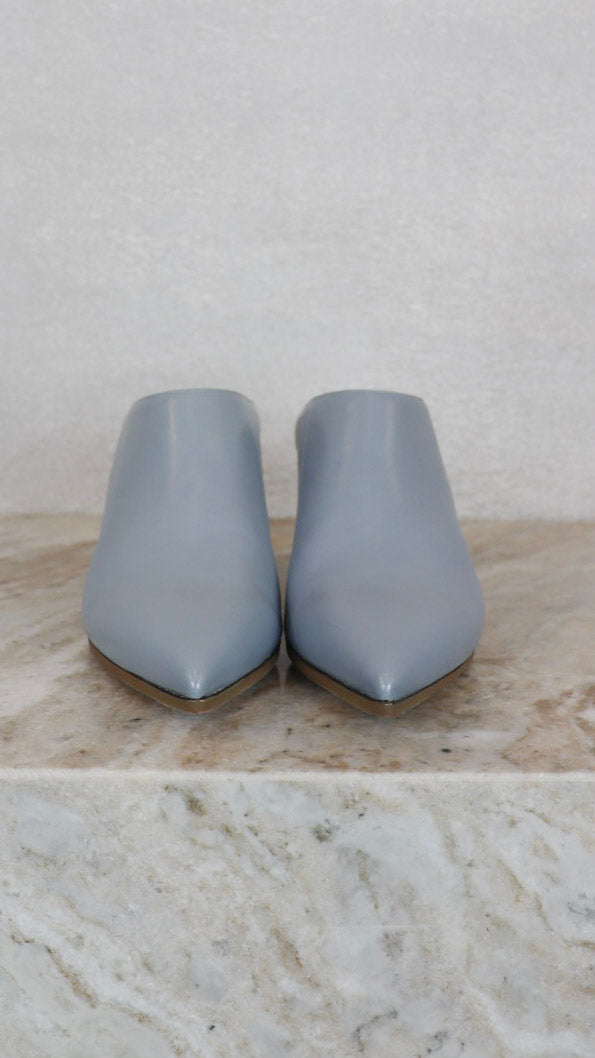 Stuart Weitzman - Size 7