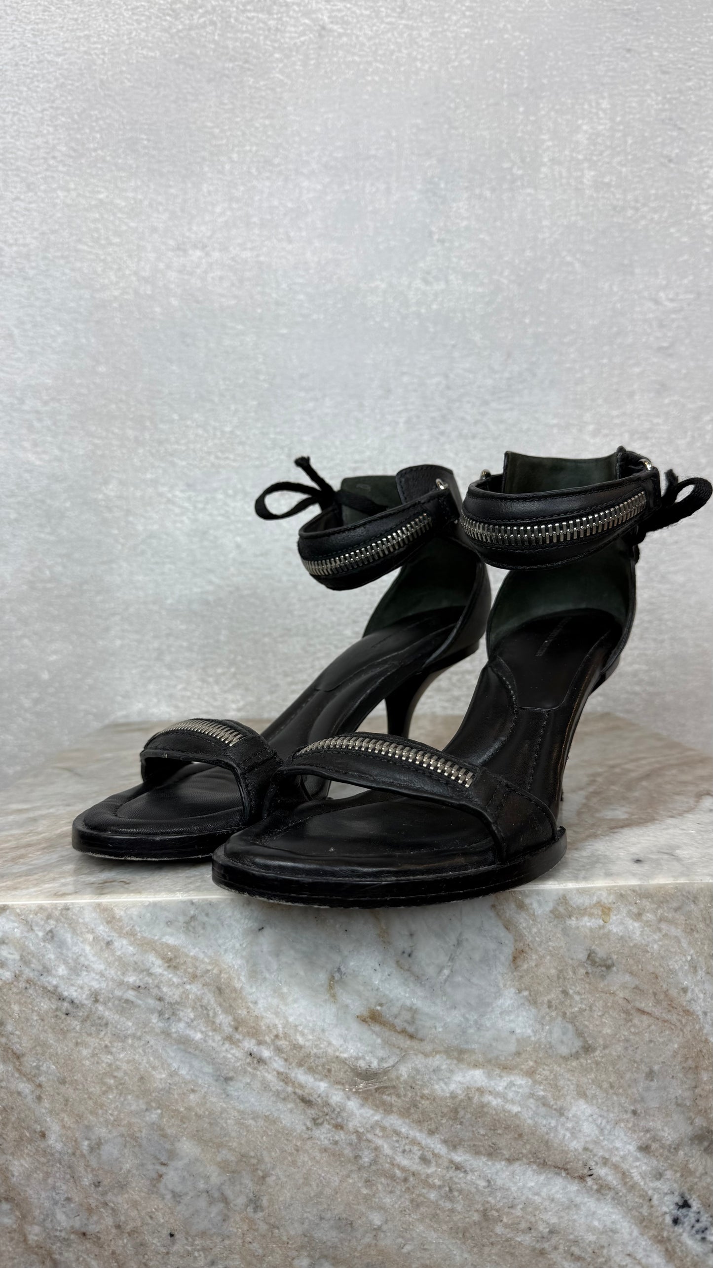 Alexander McQueen - Size 39