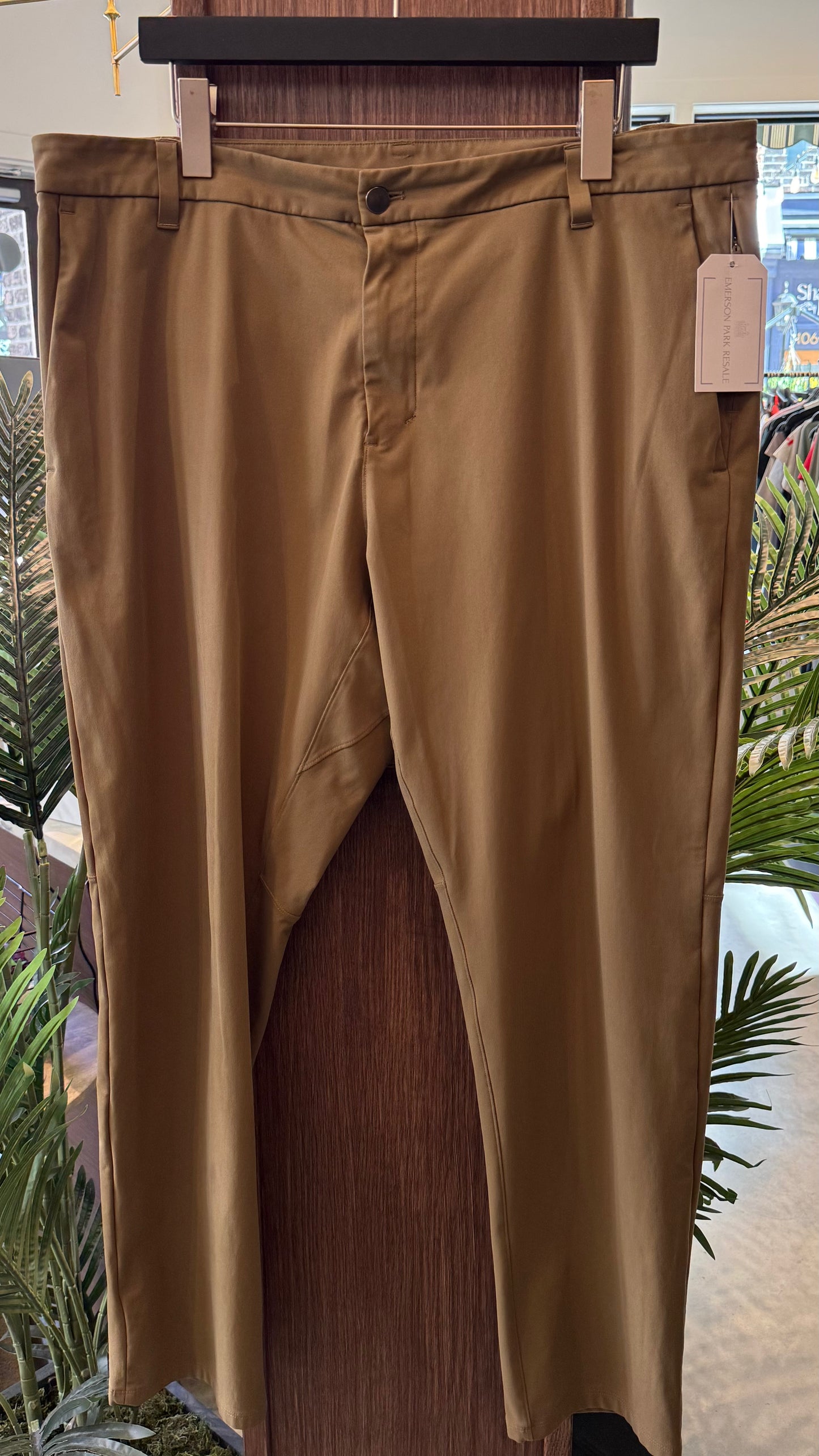 Men’s Lululemon- Size 38