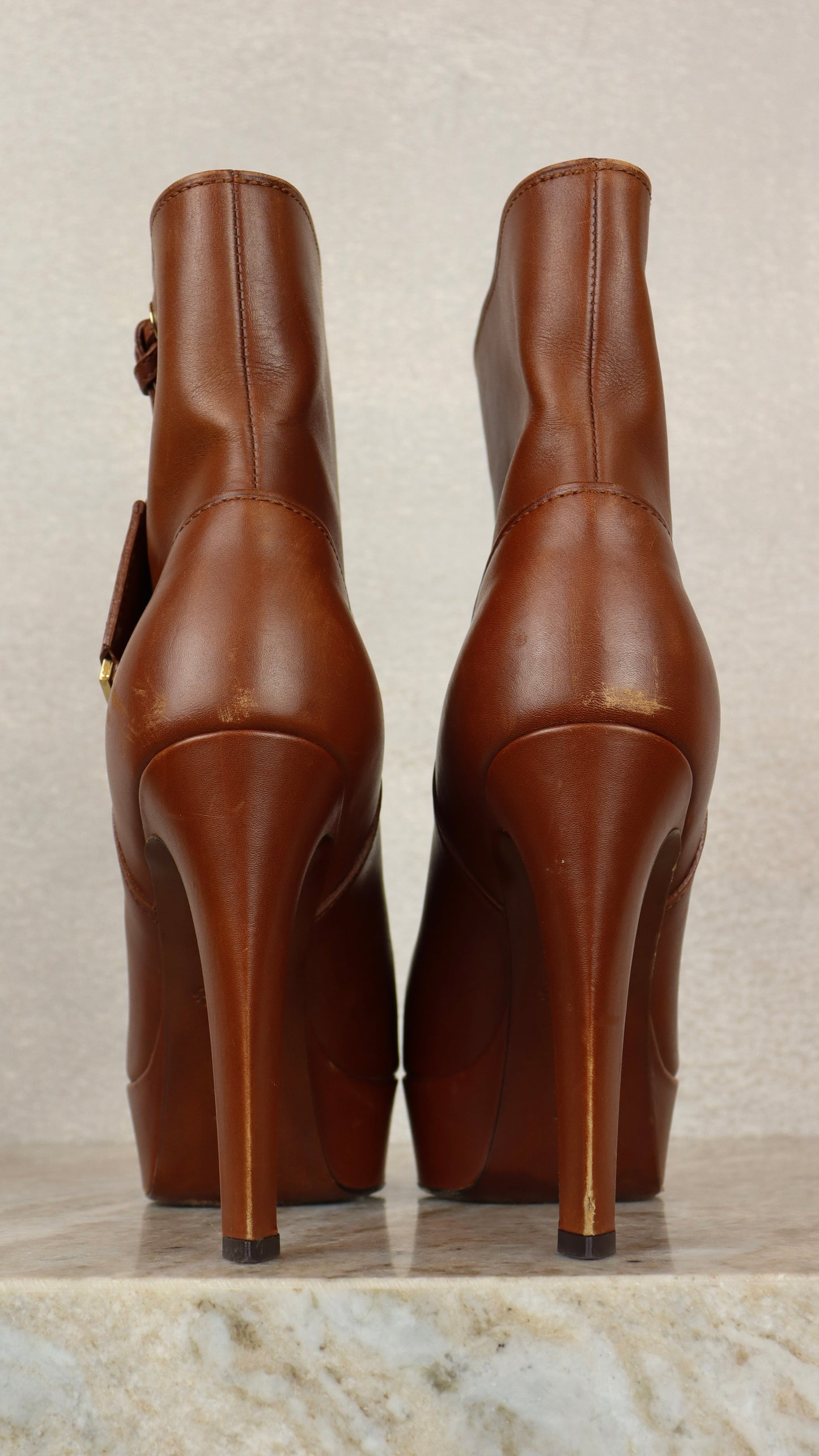 Louis Vuitton - Size 37.5