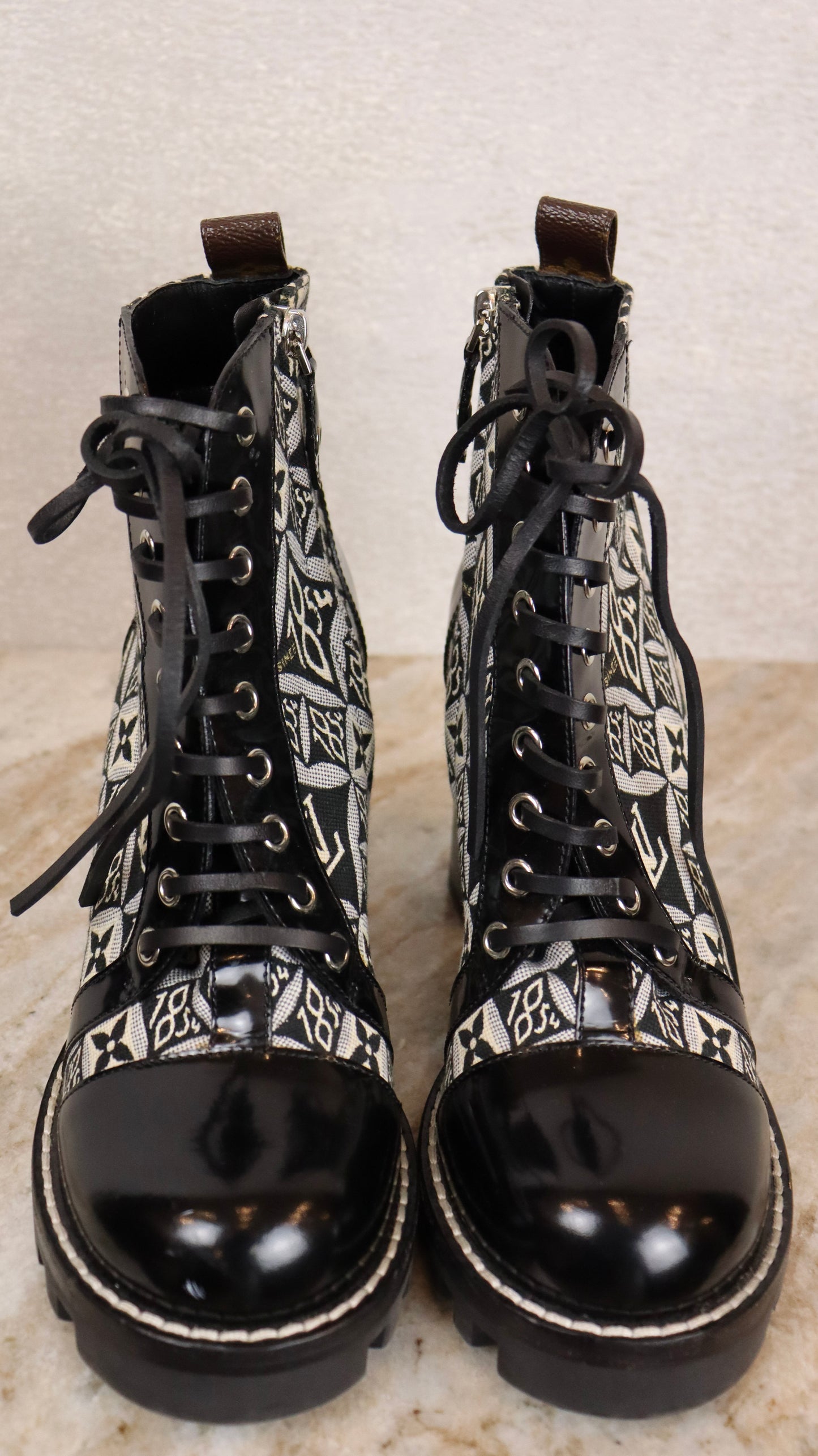 Louis Vuitton - Size 38.5