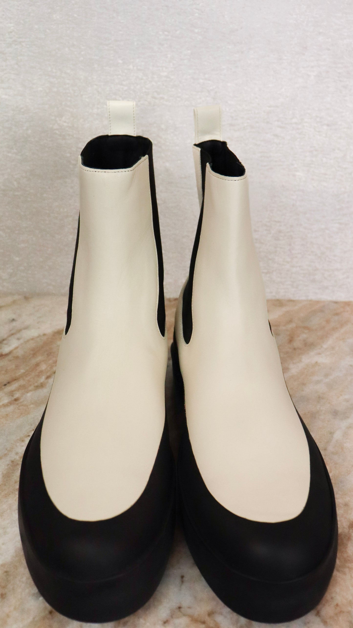 Neous - Size 39