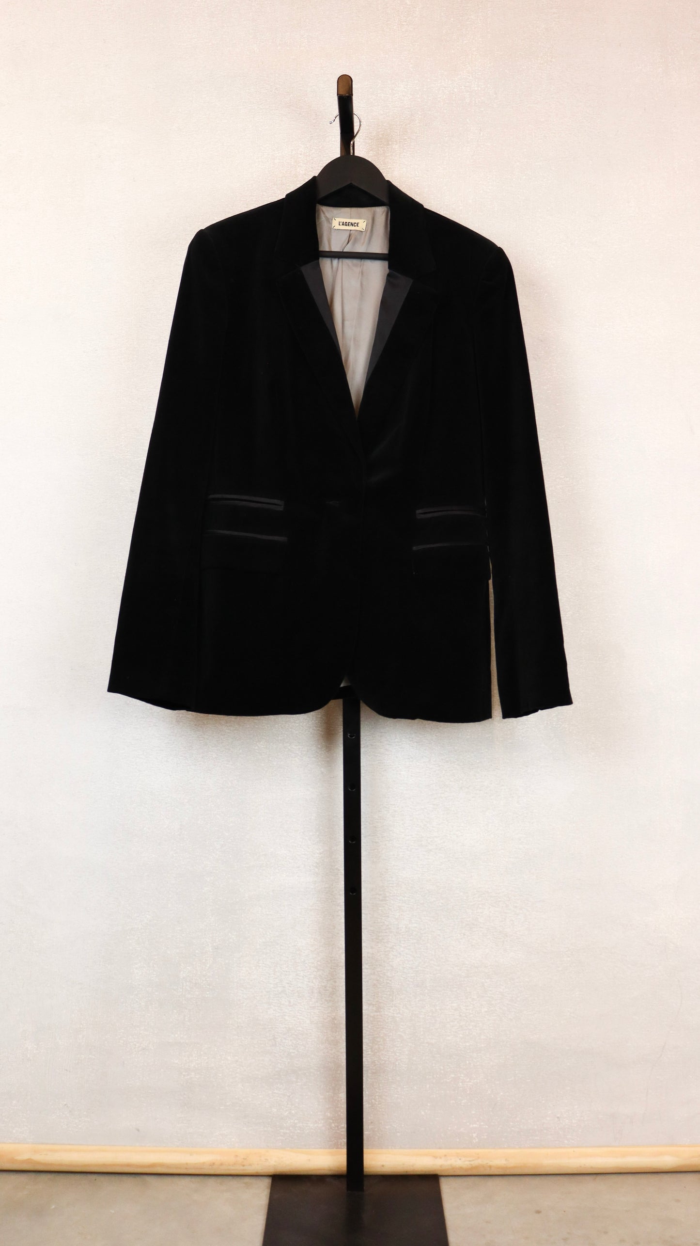 L'agence - Size 8