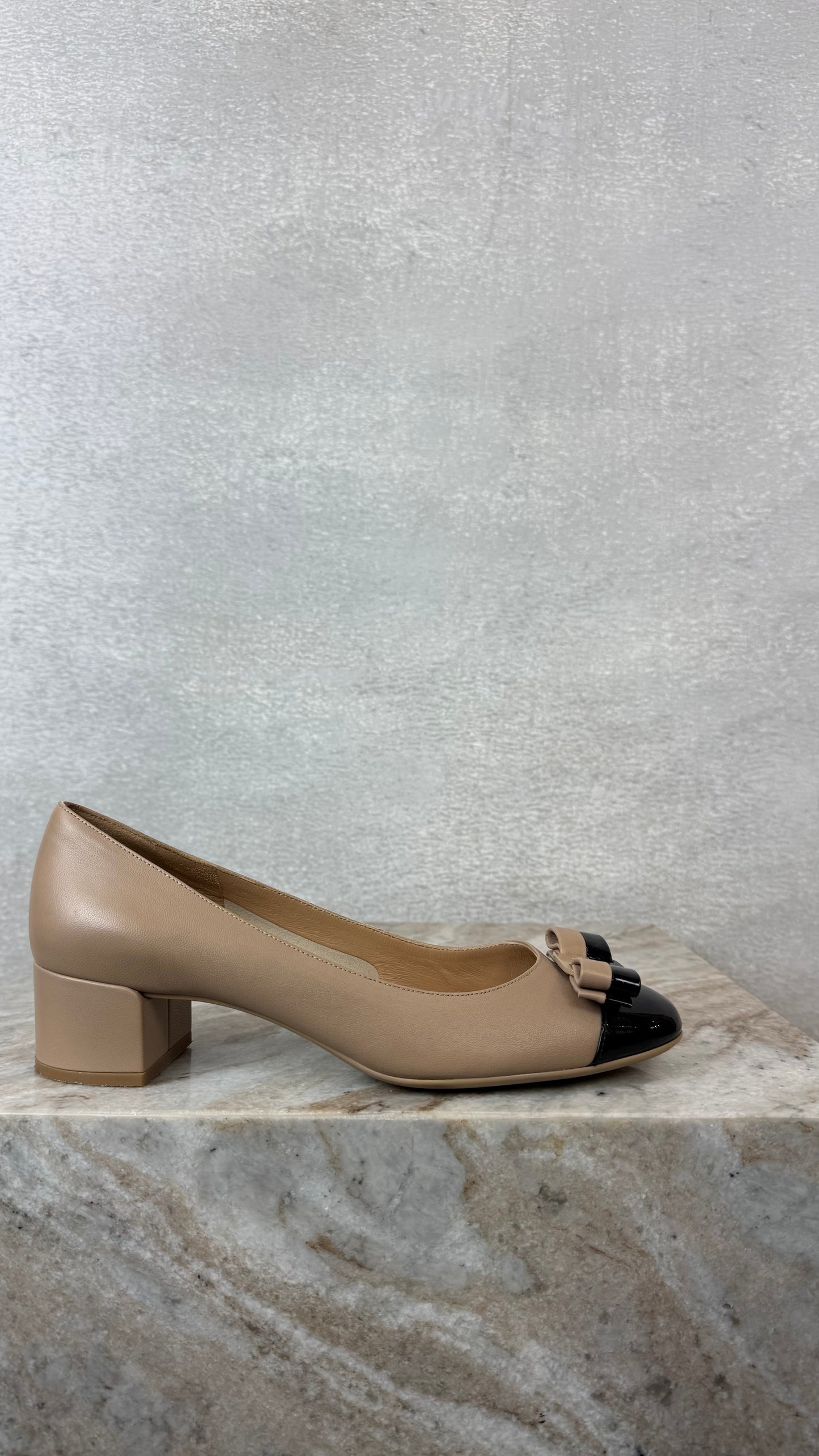 Salvatore Ferragamo - Size 8