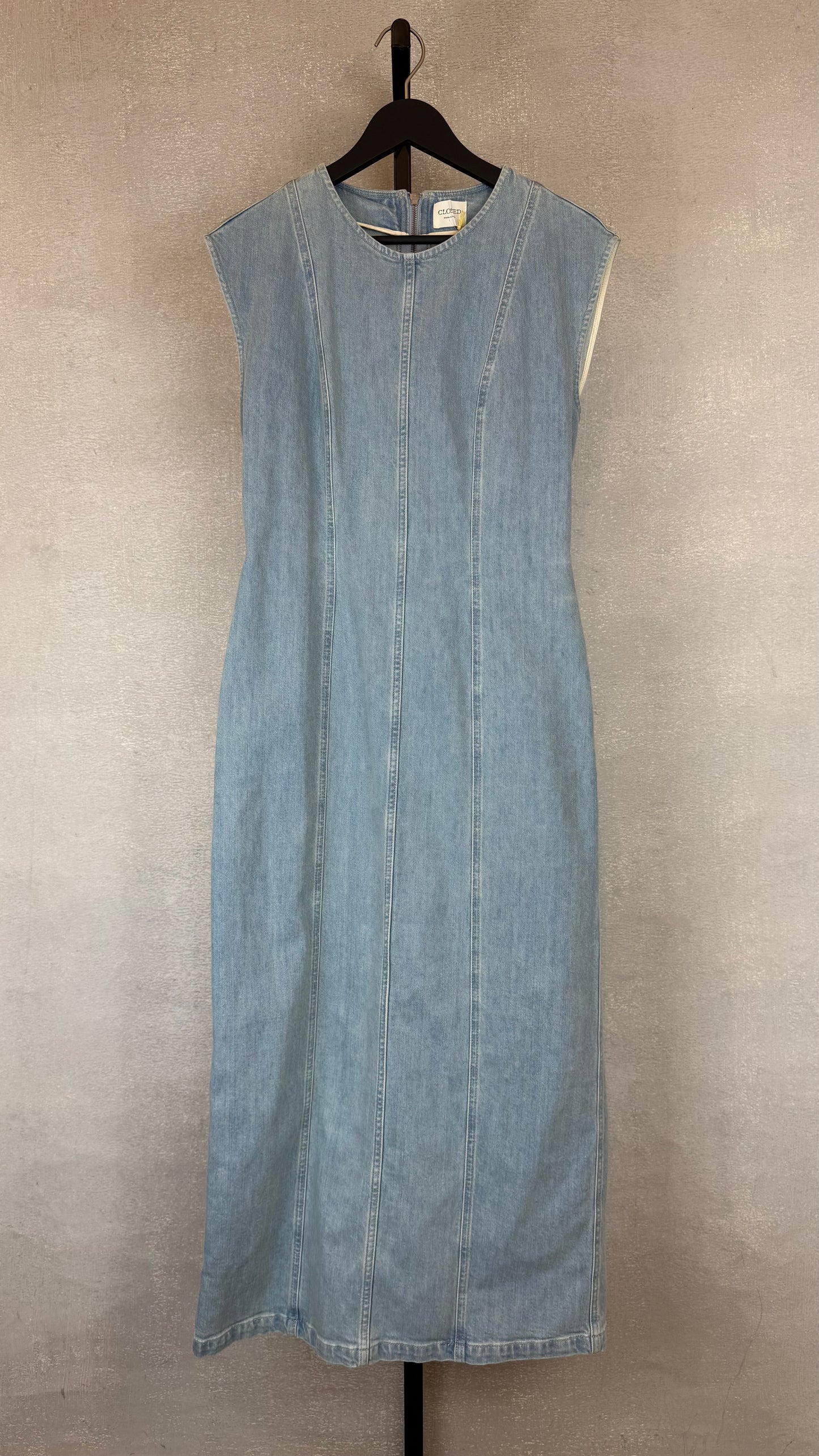 Closed - Size M