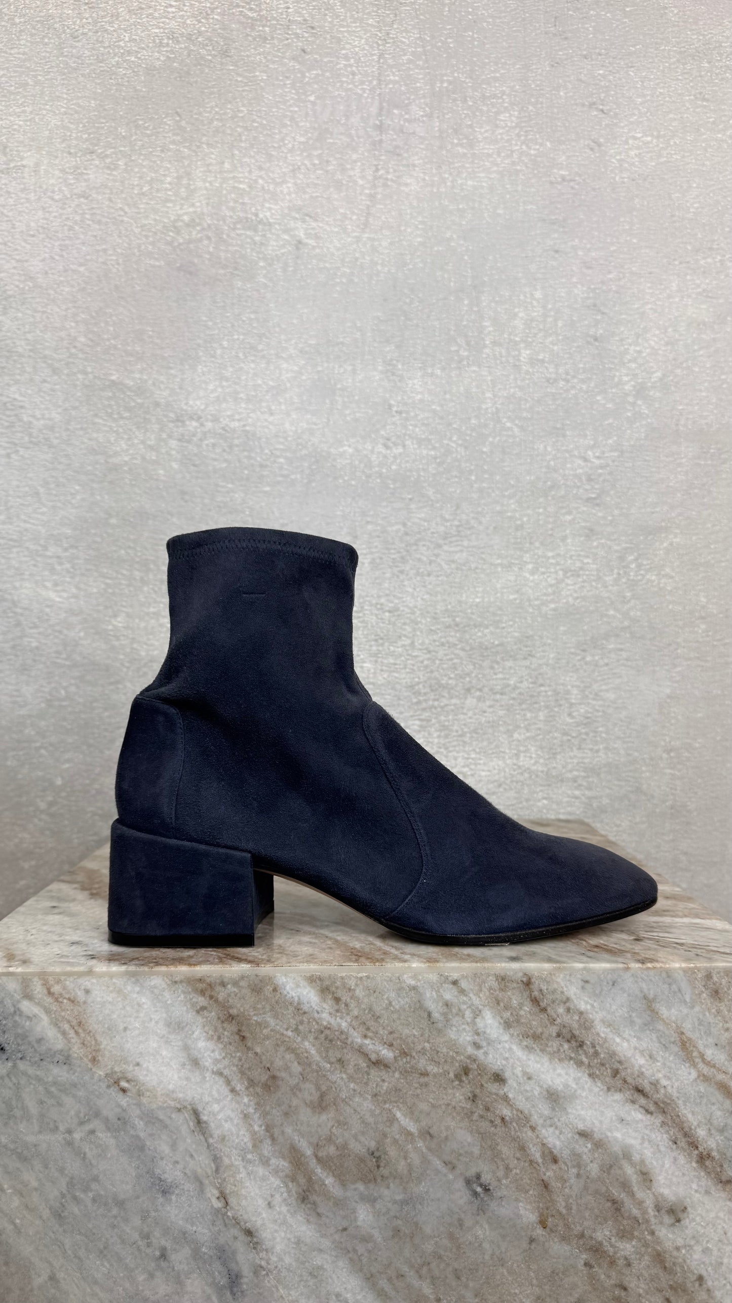 Stuart Weitzman - Size 10