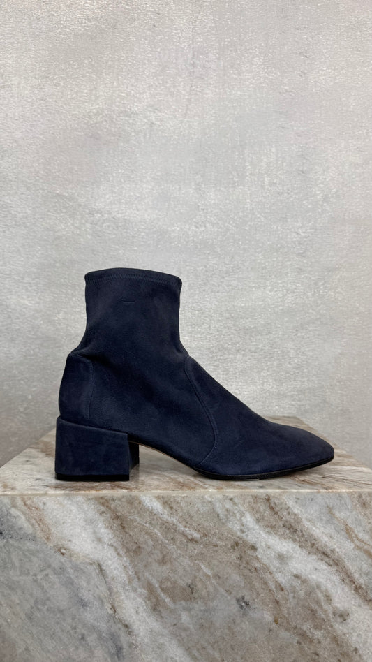 Stuart Weitzman - Size 10