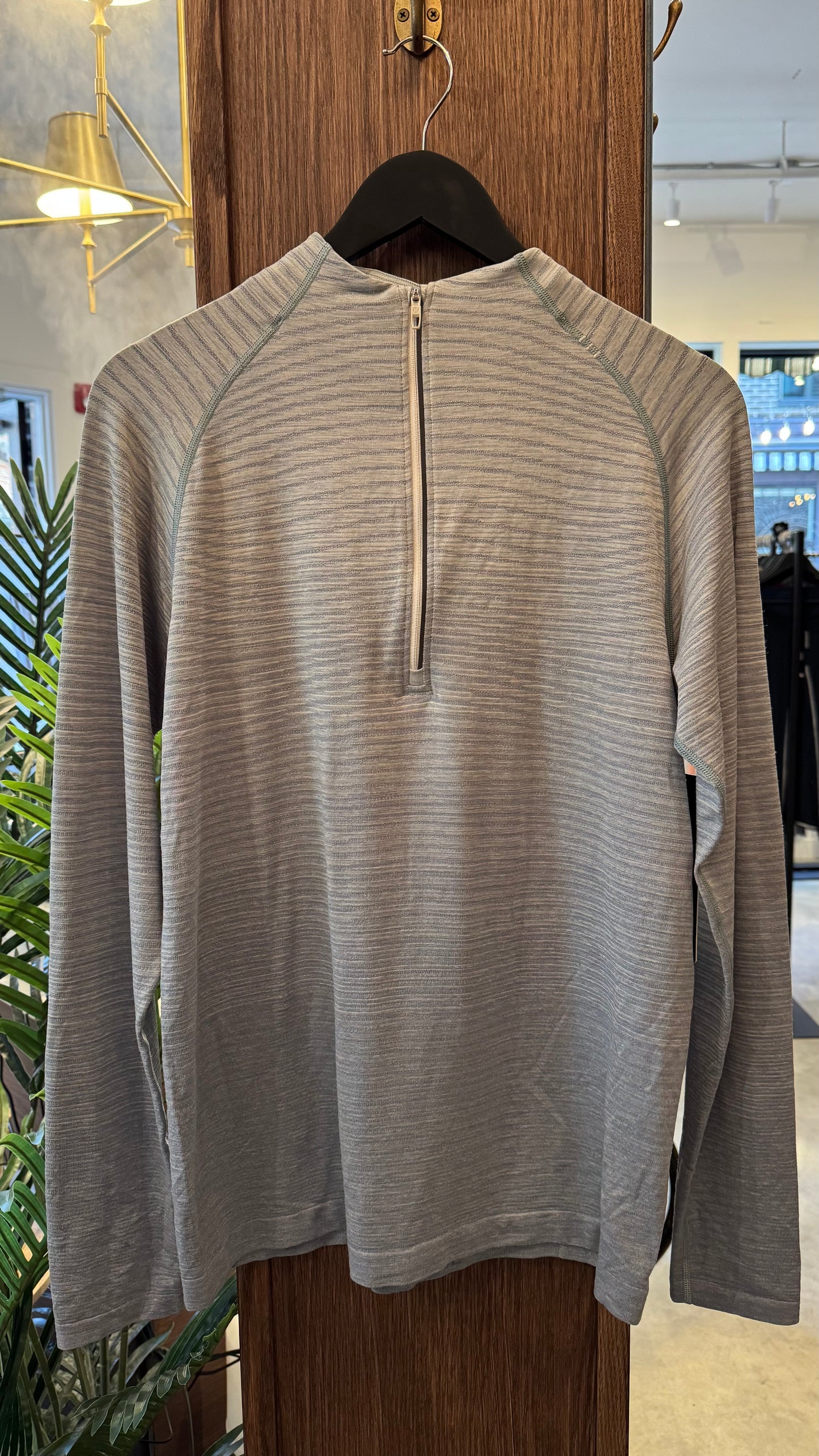 Lululemon - Size M
