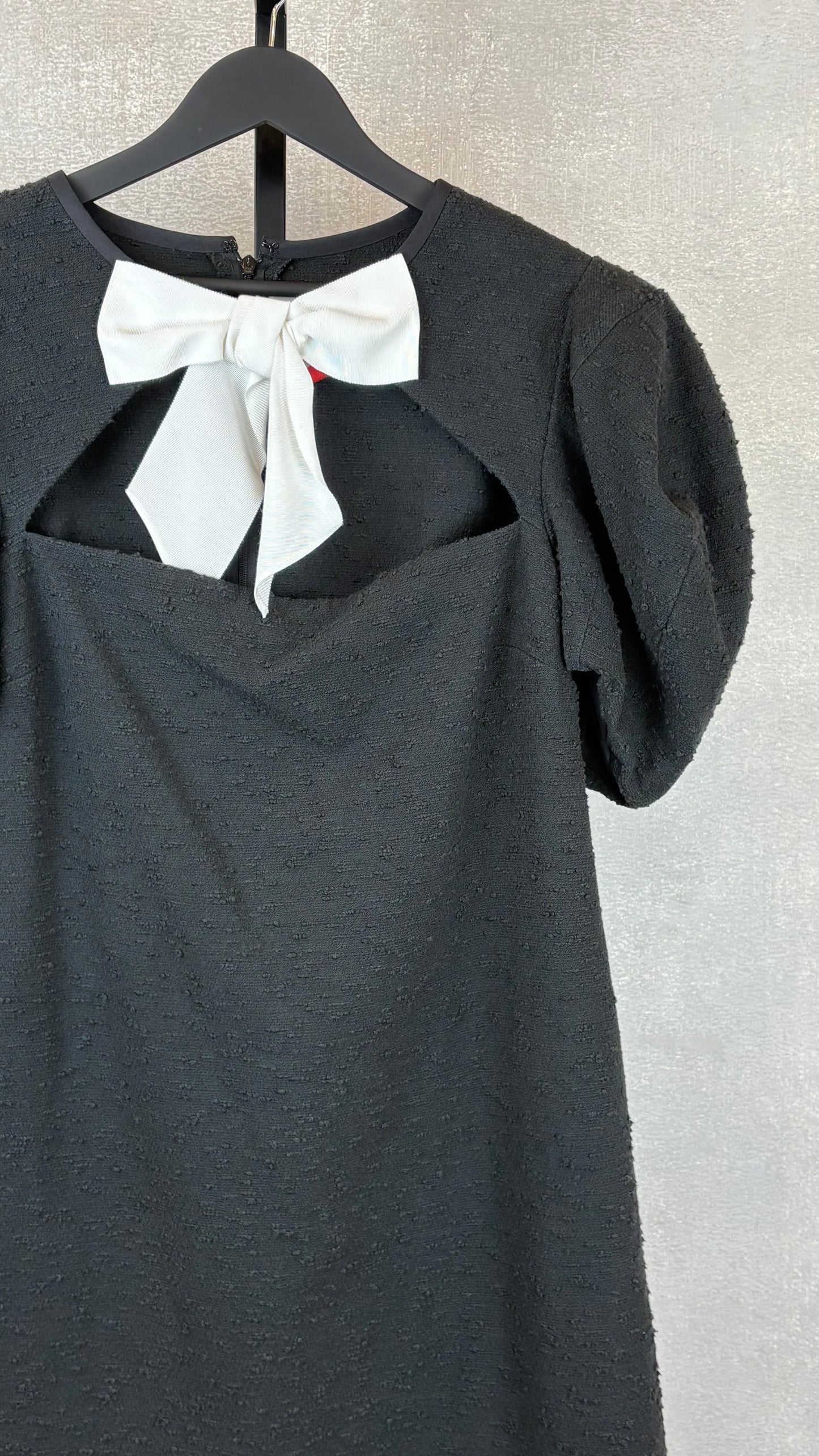 Carolina Herrera - Size XL