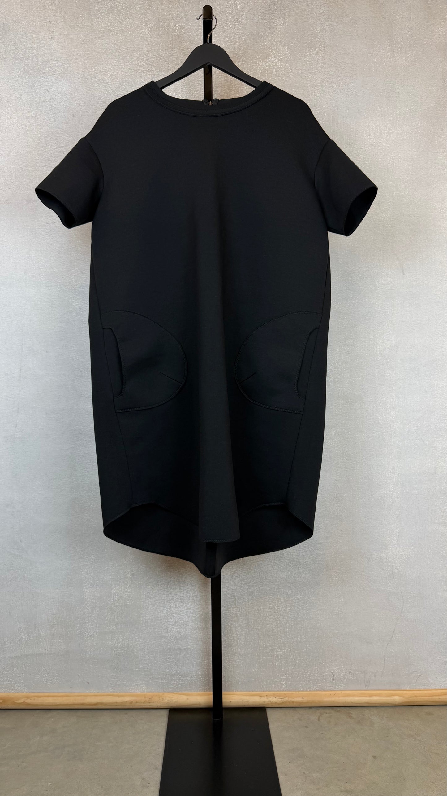 Marie Saint Pierre - Size 6(XL)
