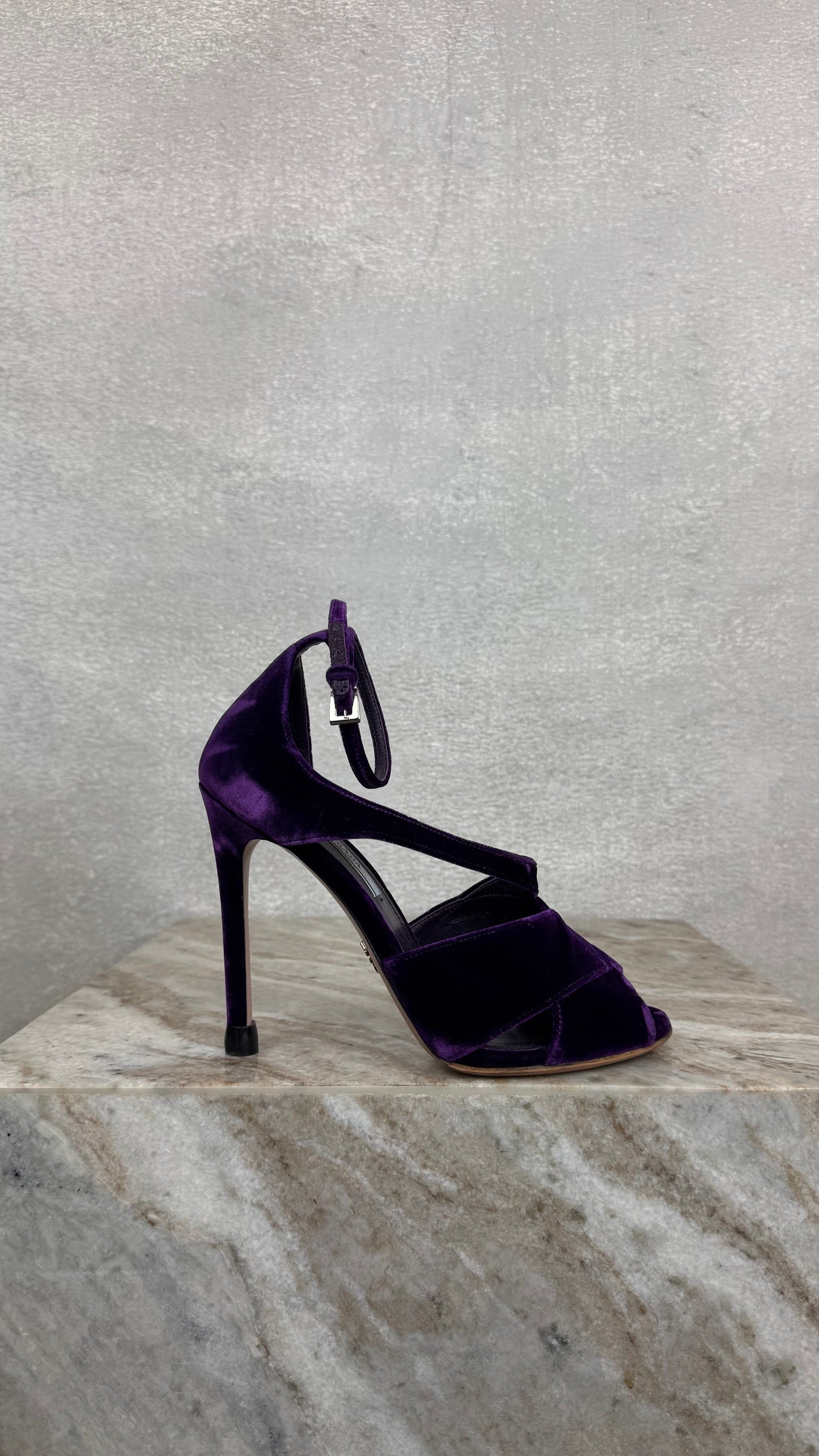 Prada - Size 37.5