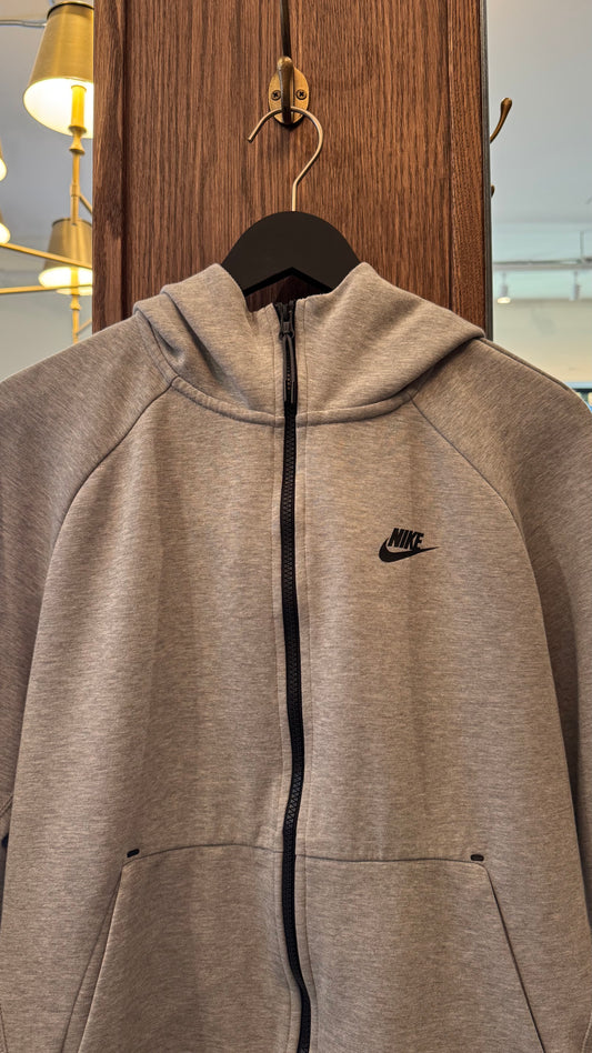 Men’s Nike - Size L