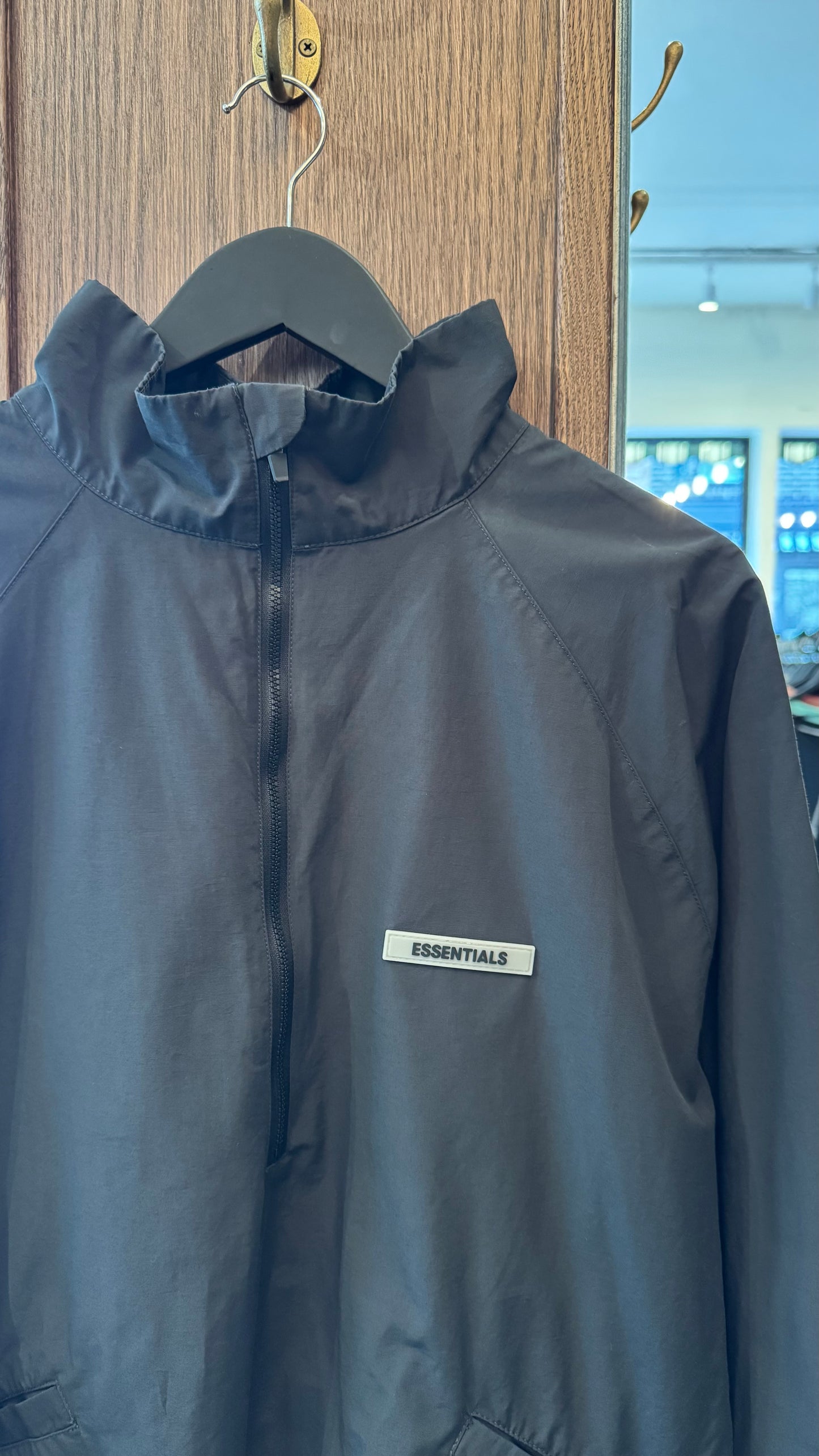 Essentials - Size M