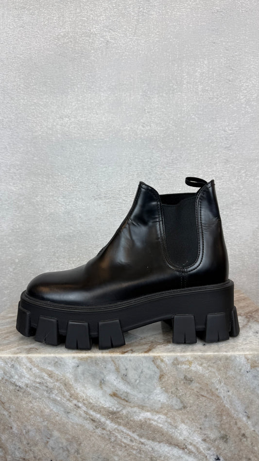Prada - Size 36.5