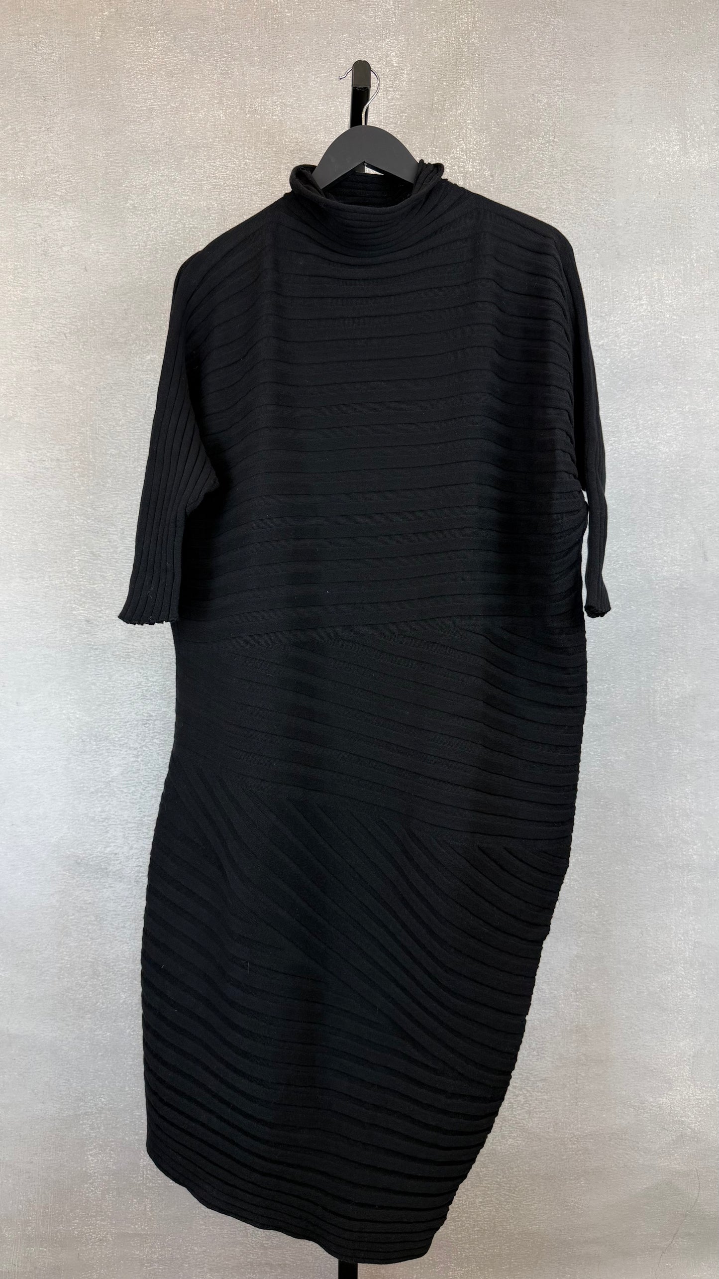 Issey Miyake - Size 2