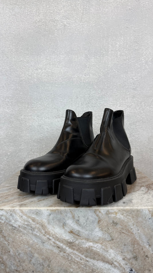 Prada - Size 36.5