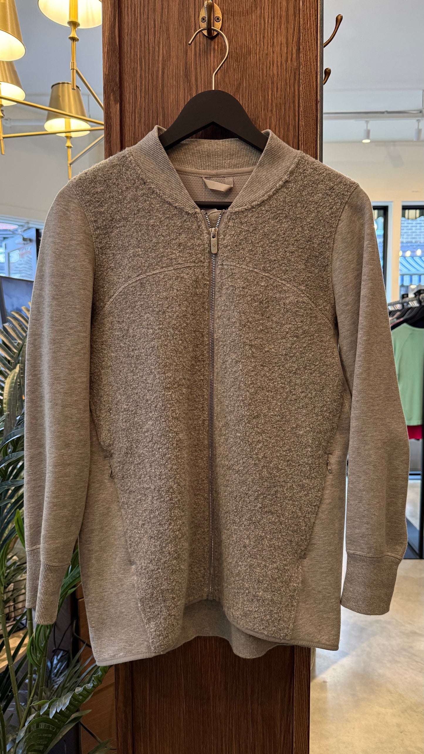 Lululemon - Size 8
