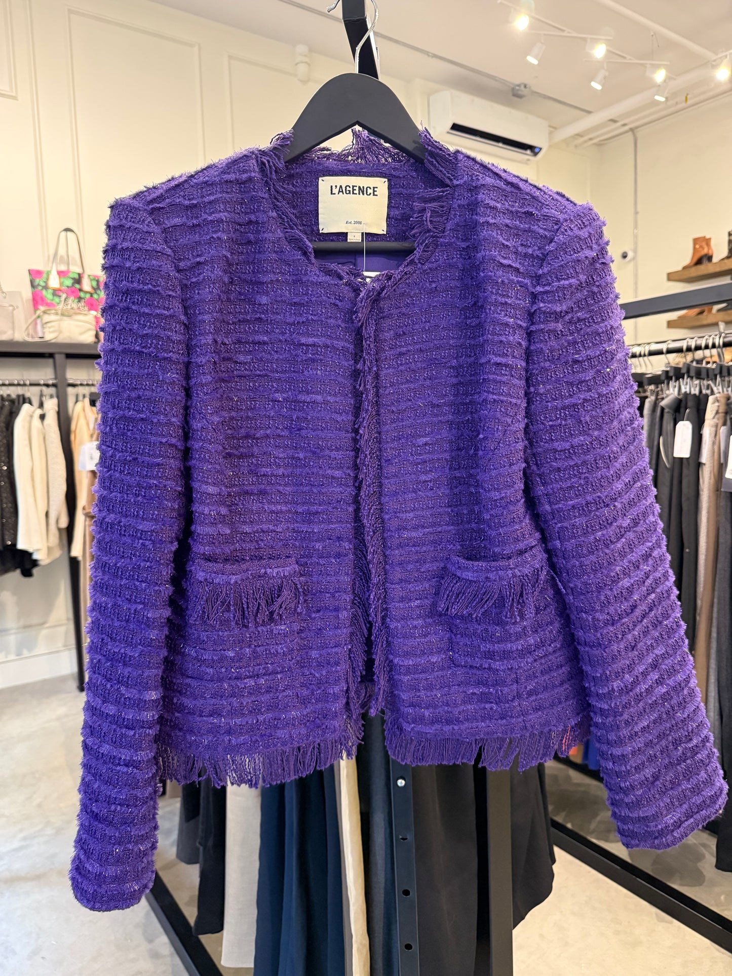 L’agence - Size 8