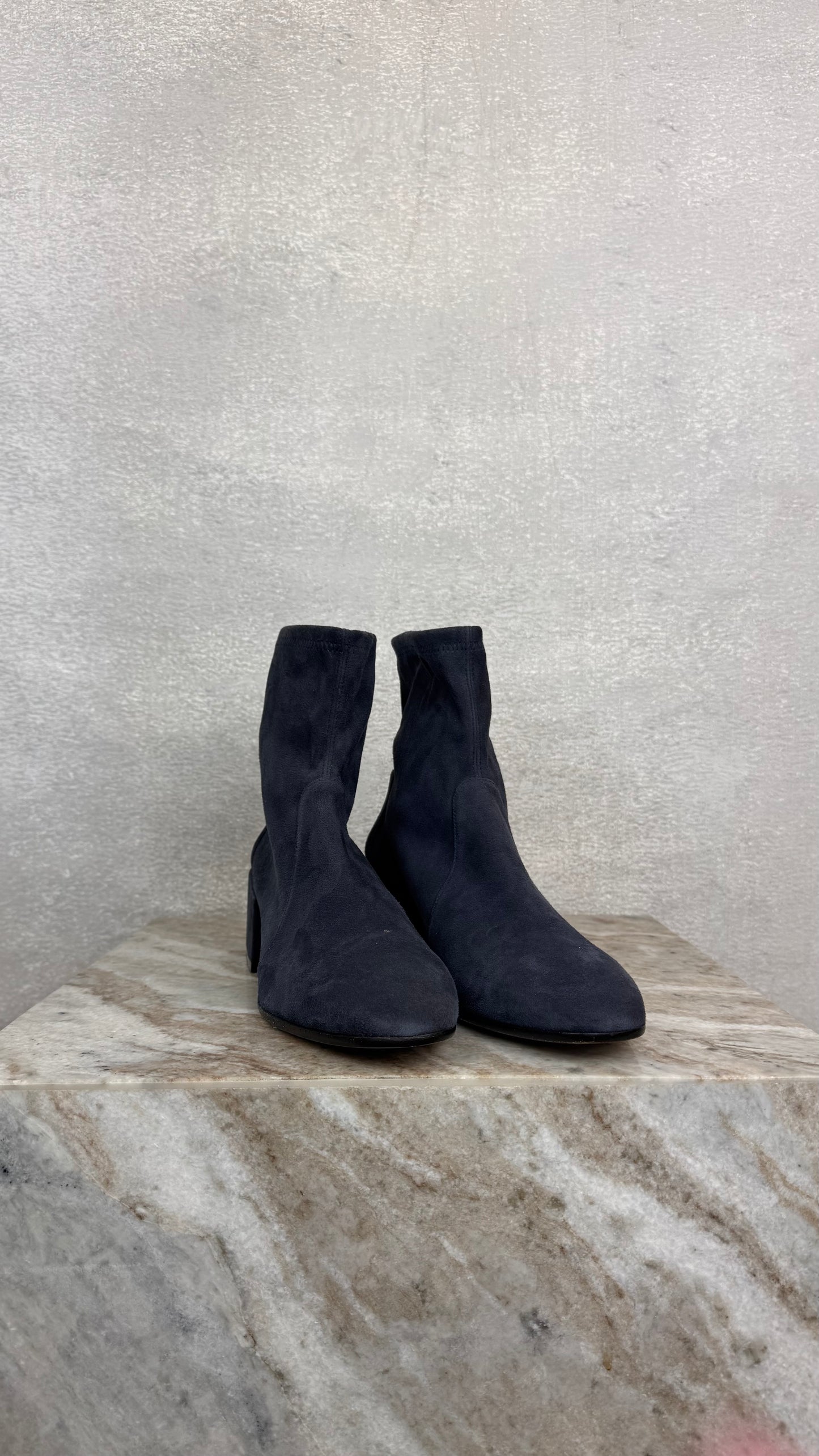 Stuart Weitzman - Size 10