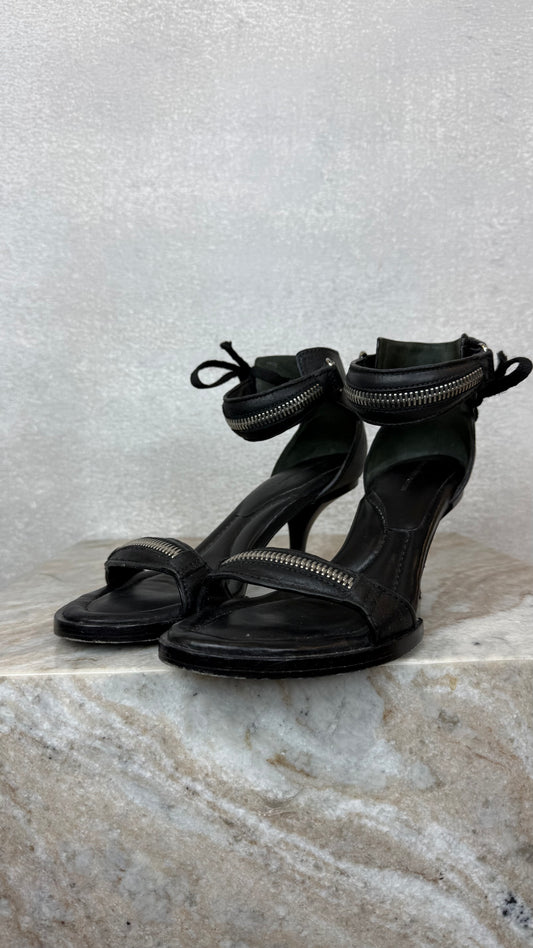 Alexander McQueen - Size 39