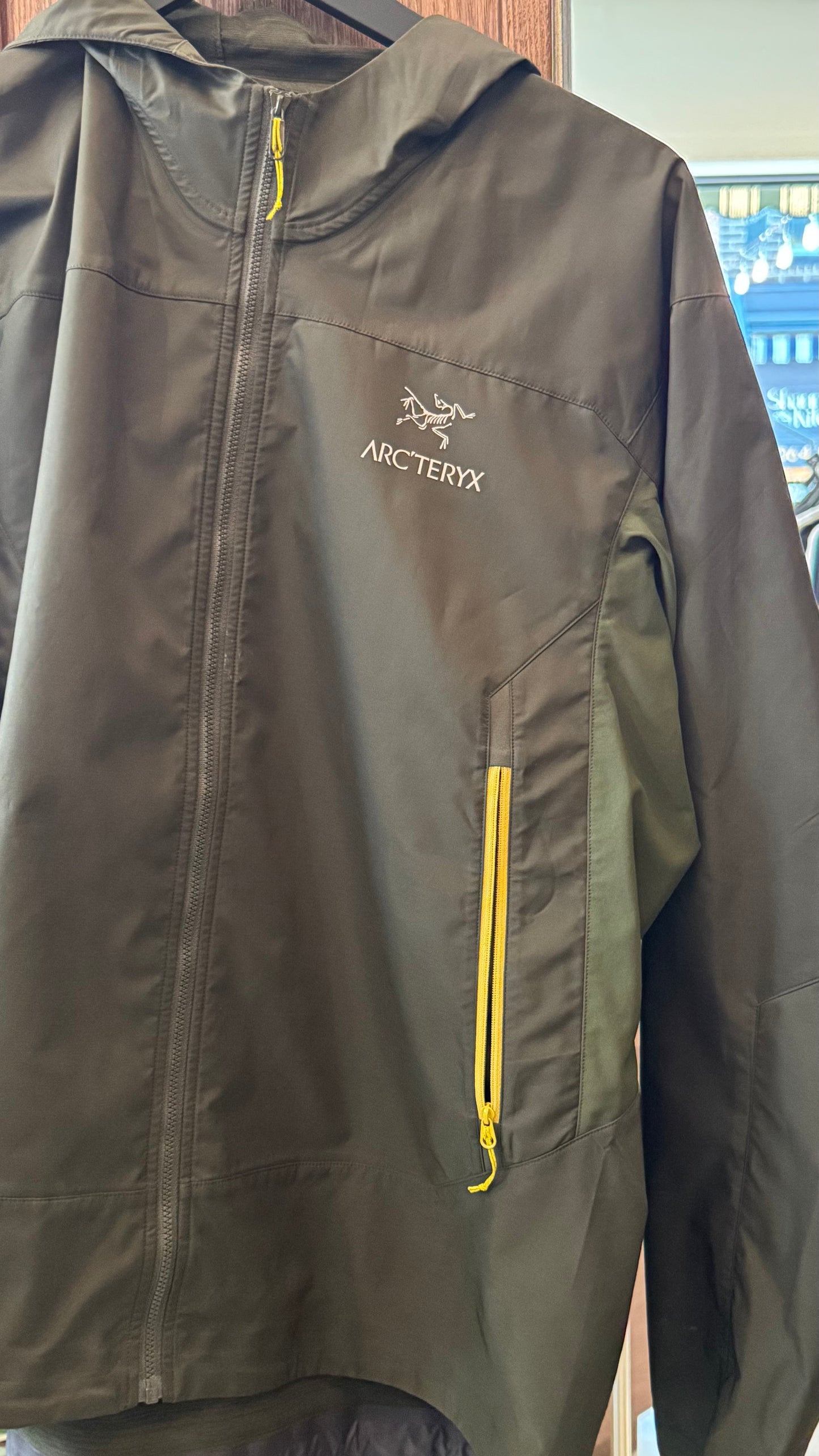 Arc’teryx- Size L