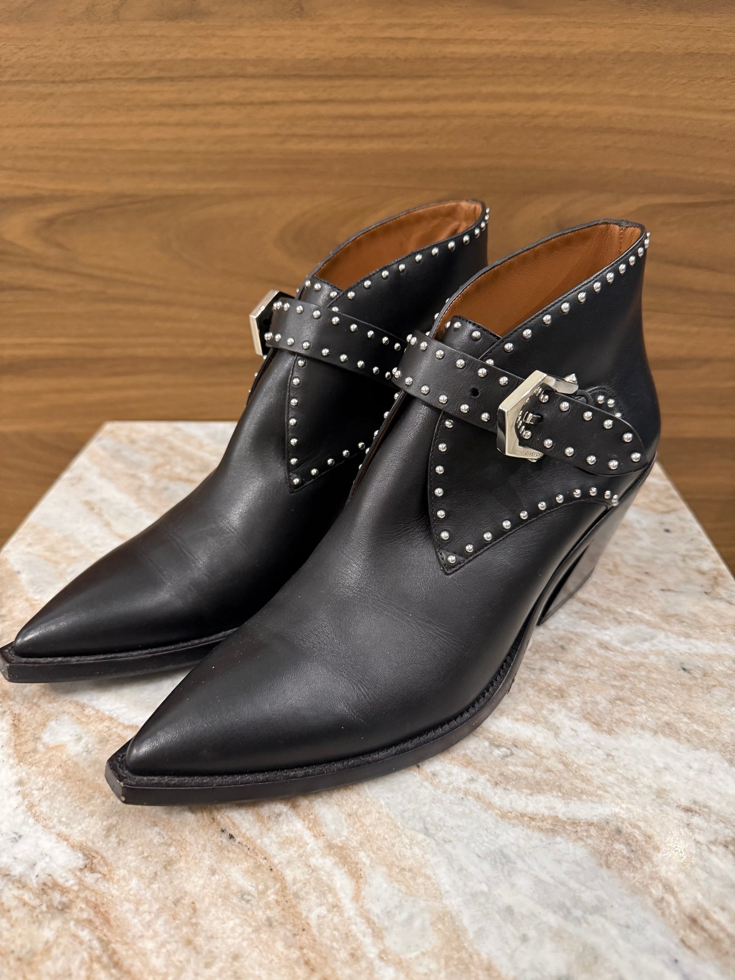 Givenchy - Size 38