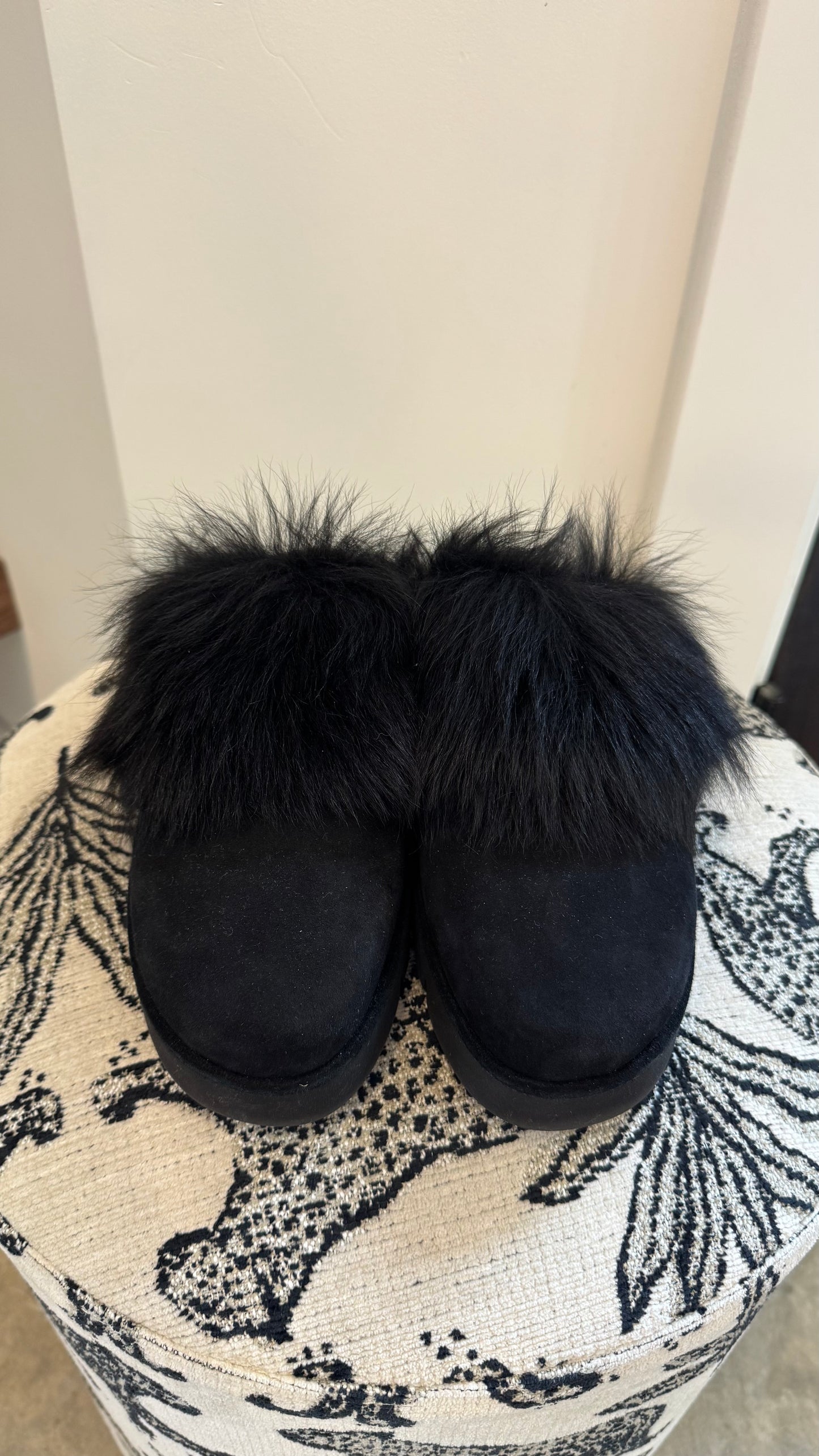 Stuart Weitzman - Size 37