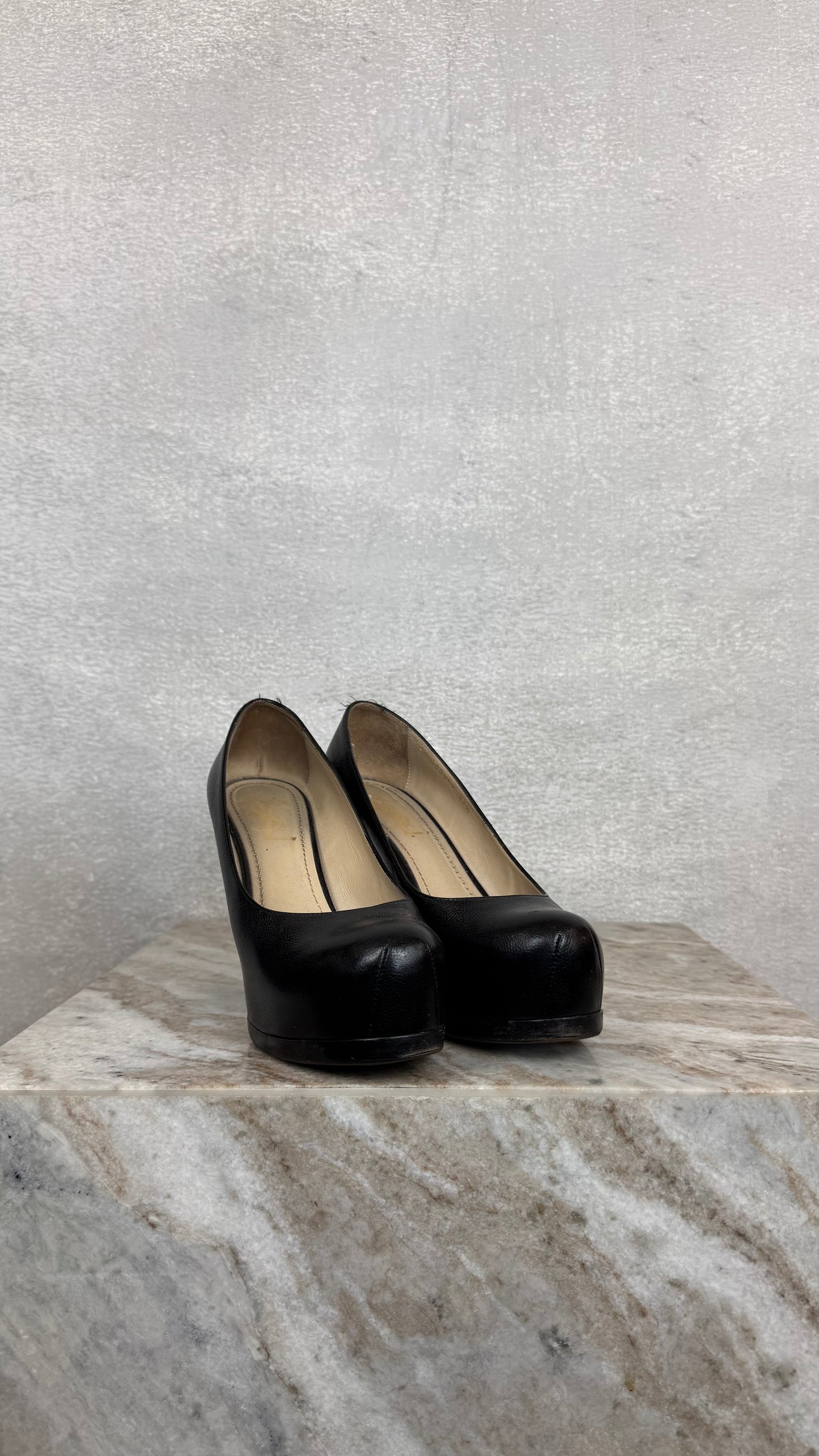 Yves Saint Laurent - 37.5