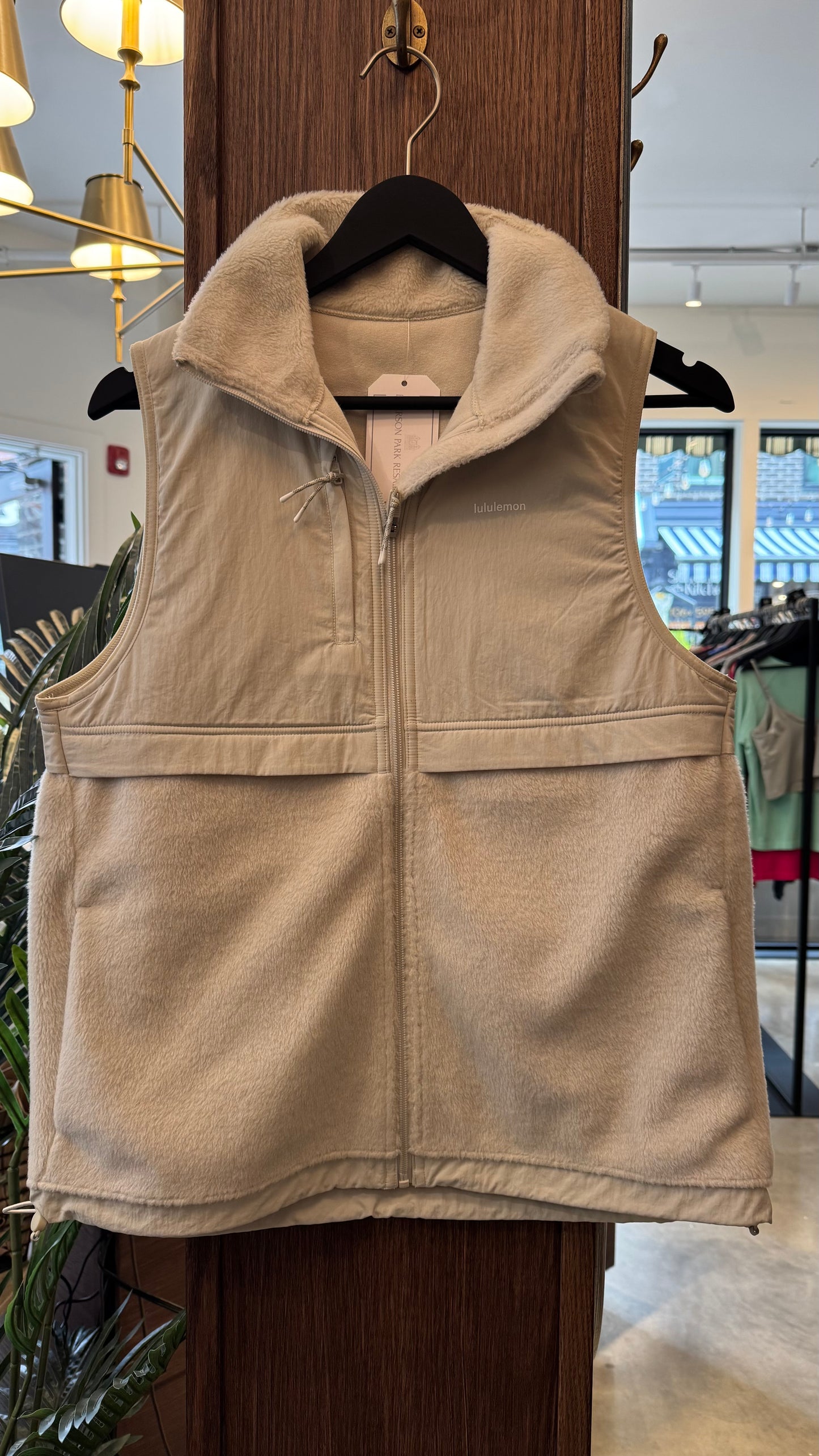 Lululemon - Size 6