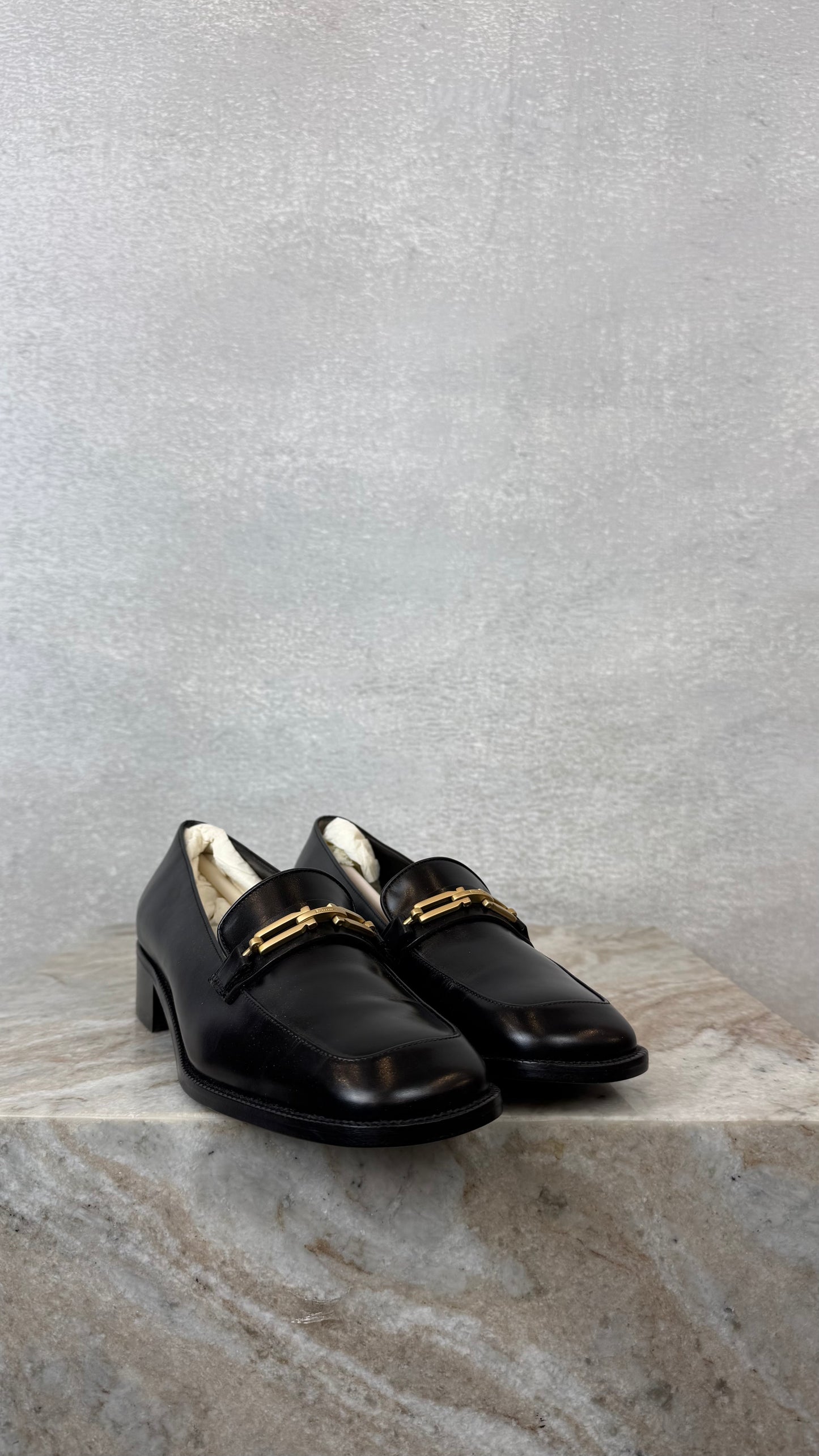 Salvatore Ferragamo - Size 6