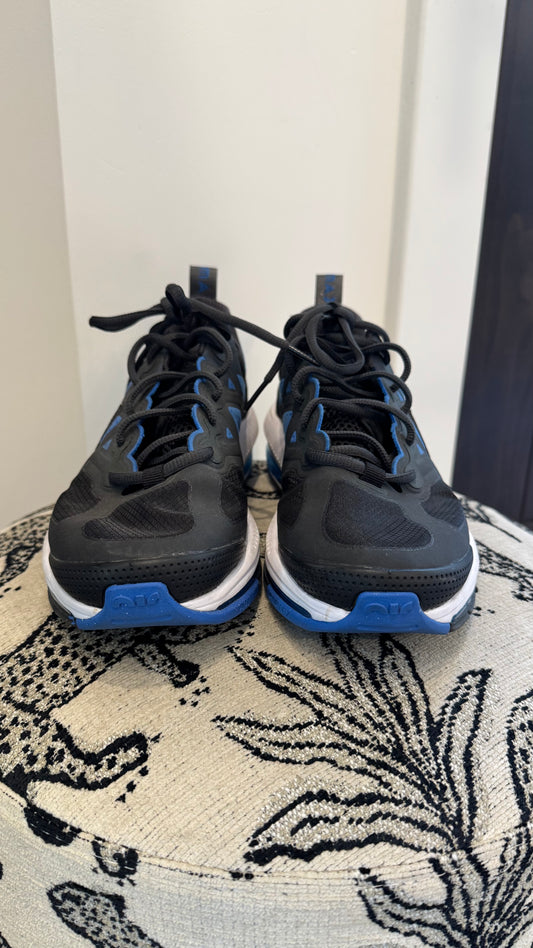 Men’s Nike - Size 8.5