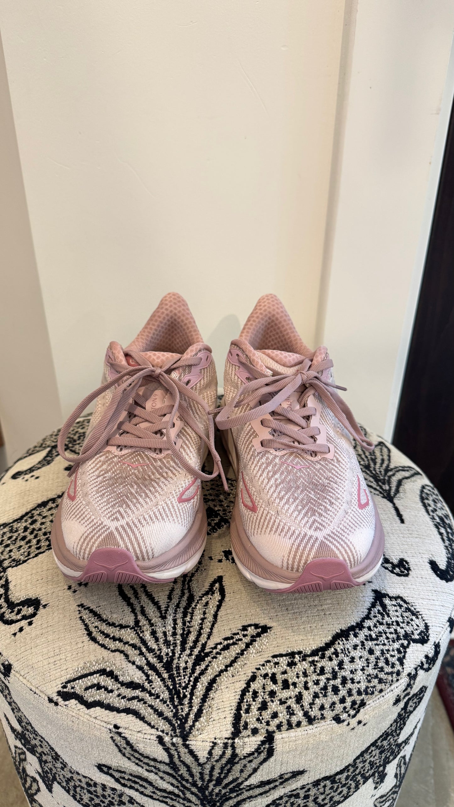 Hoka - Size 6