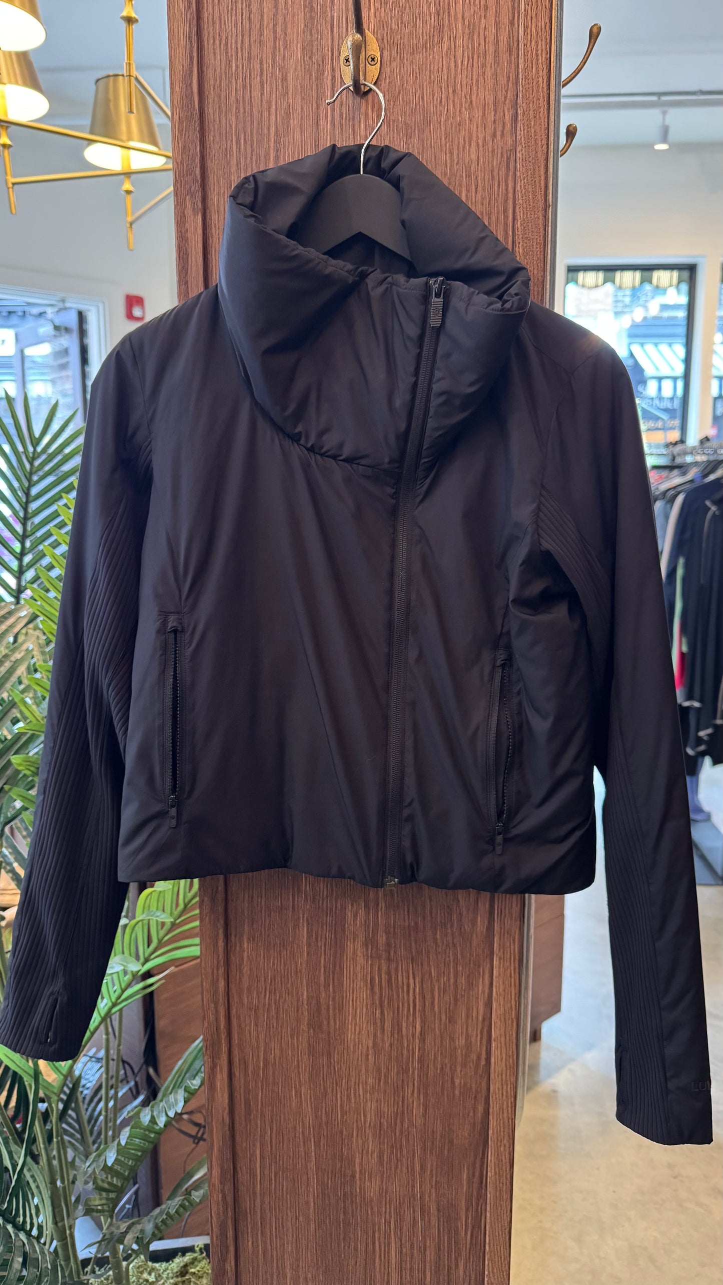 Lululemon - Size 6