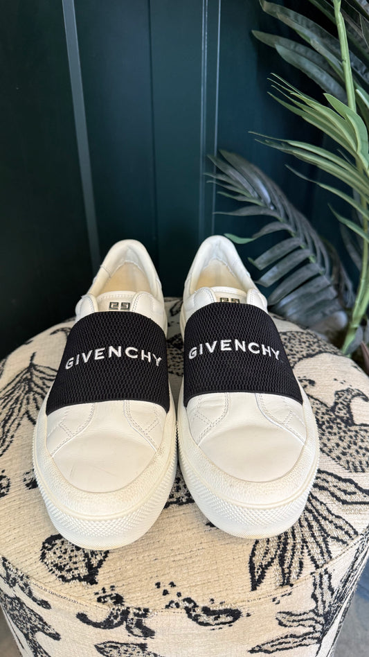 Givenchy - Size 39