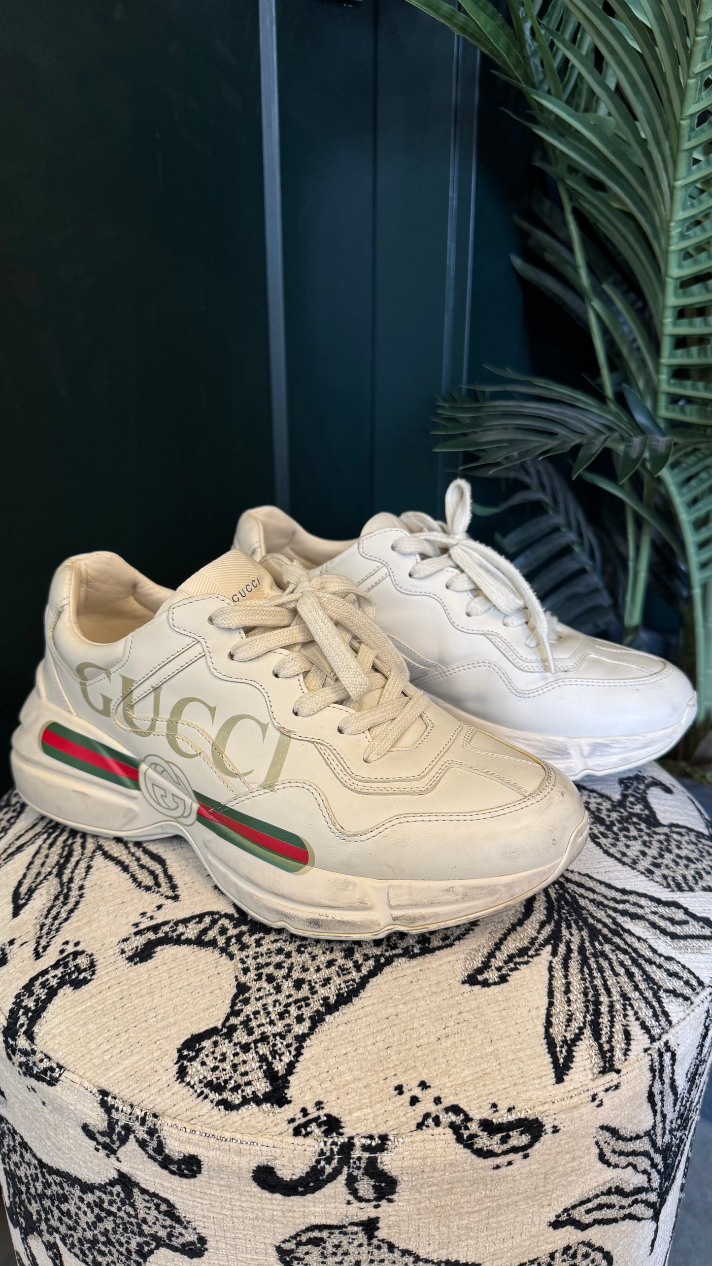Gucci - Size 9