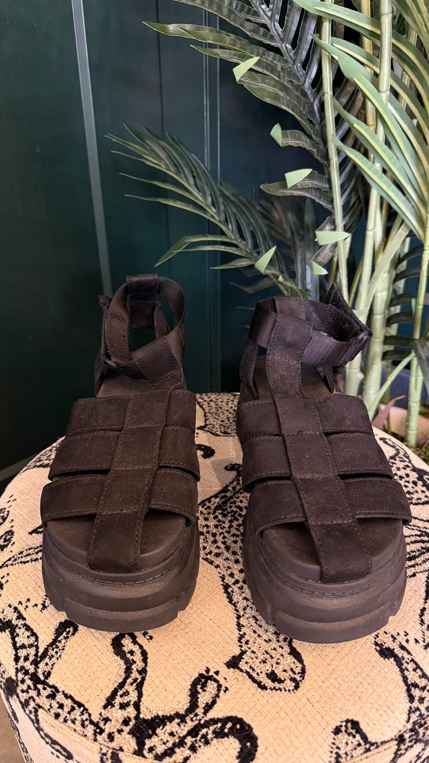Ugg - Size 7.5