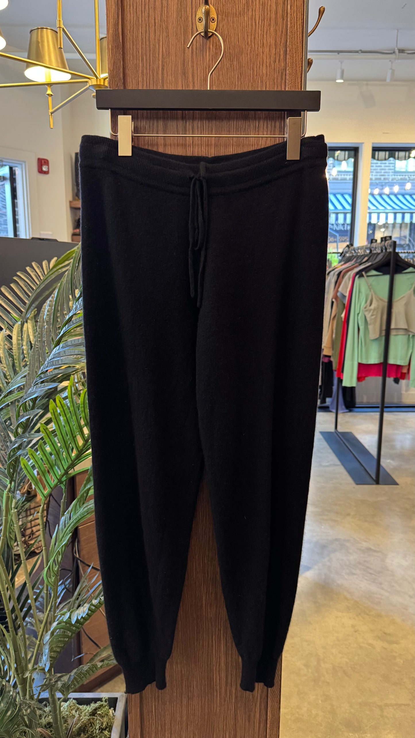 Saks - Size L