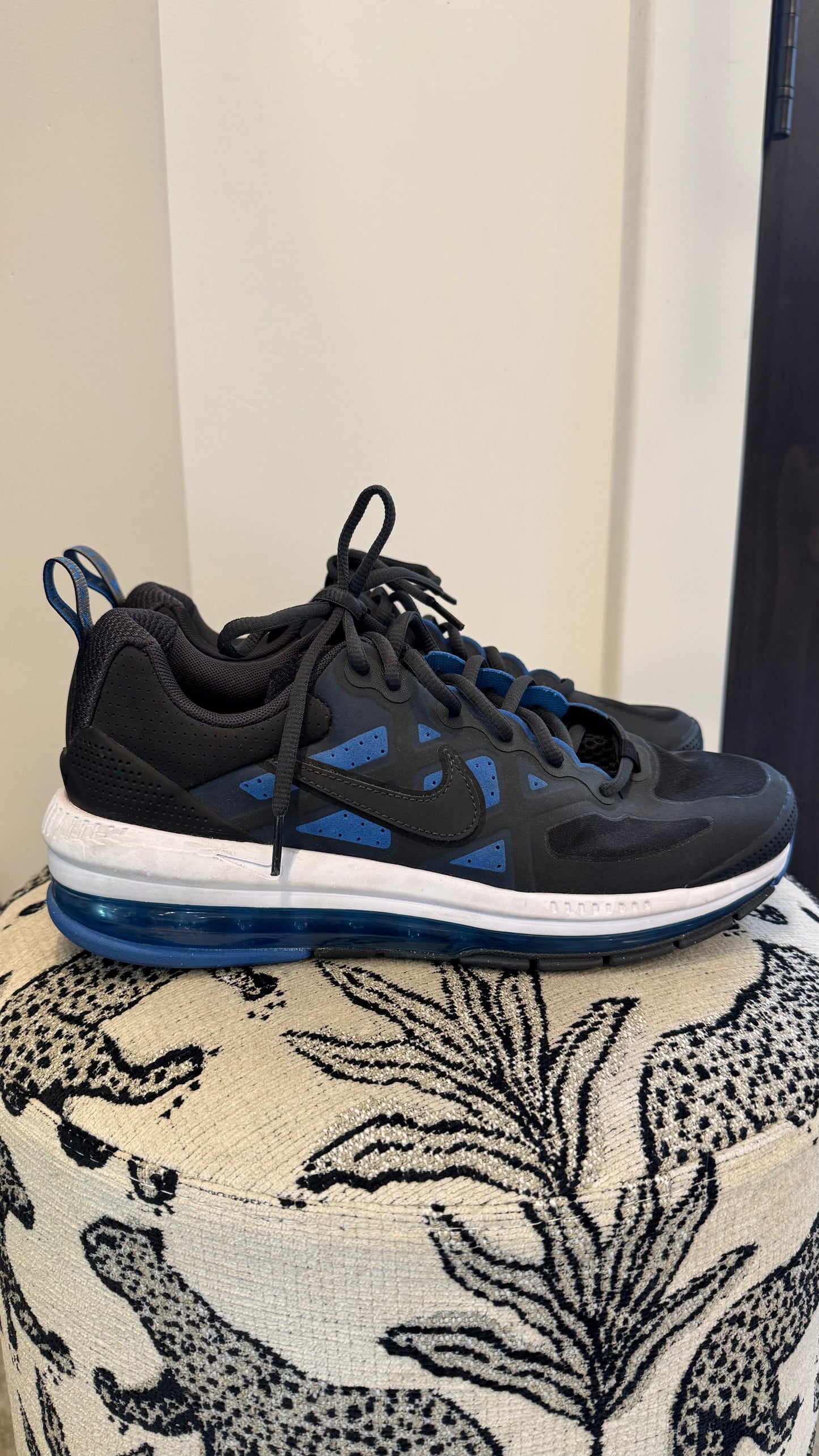 Men’s Nike - Size 8.5