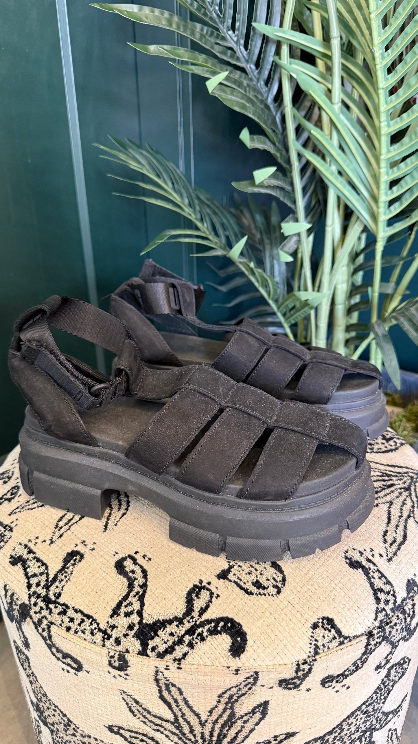 Ugg - Size 7.5