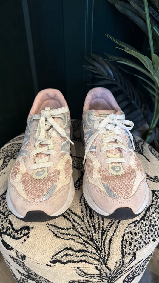 New Balance - Size 6.5