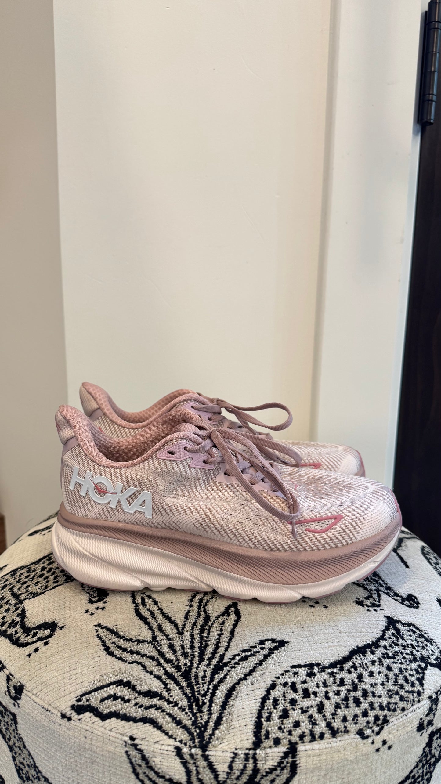 Hoka - Size 6