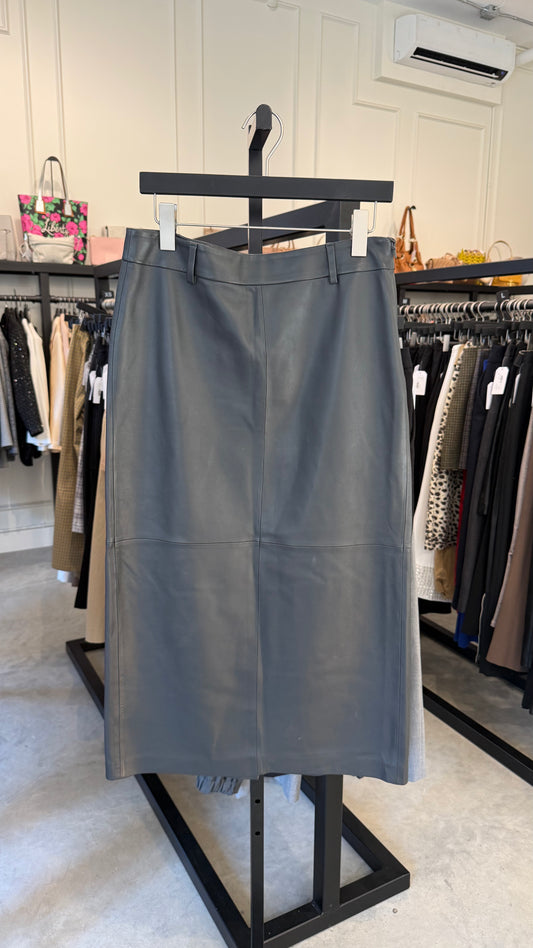Closed - Size 27