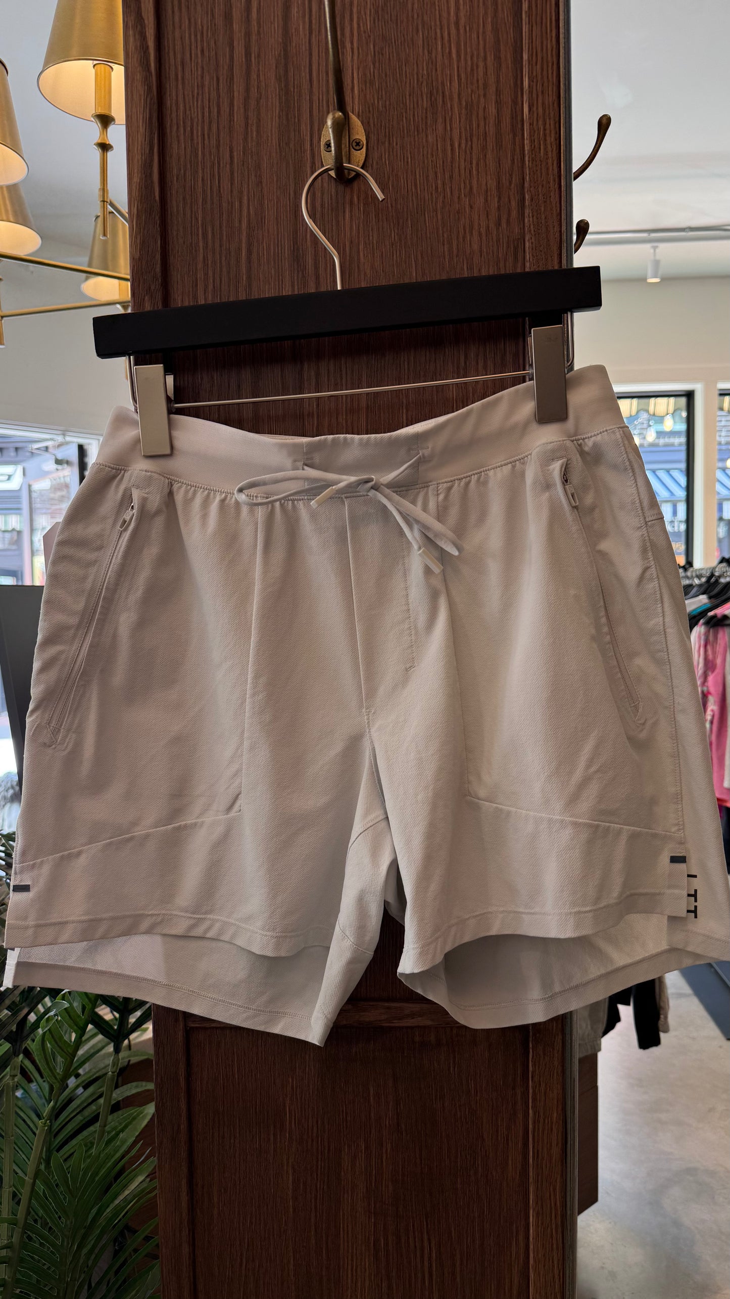Lululemon - Size M