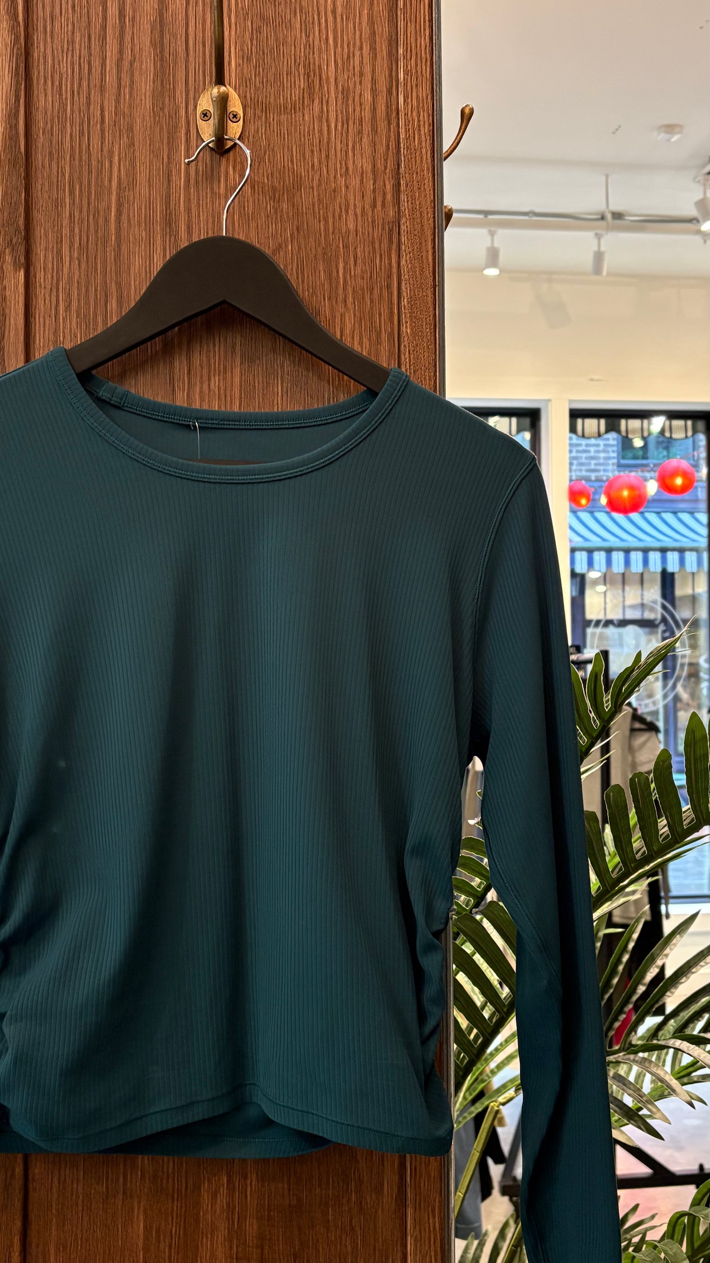 Lululemon - Size M/L