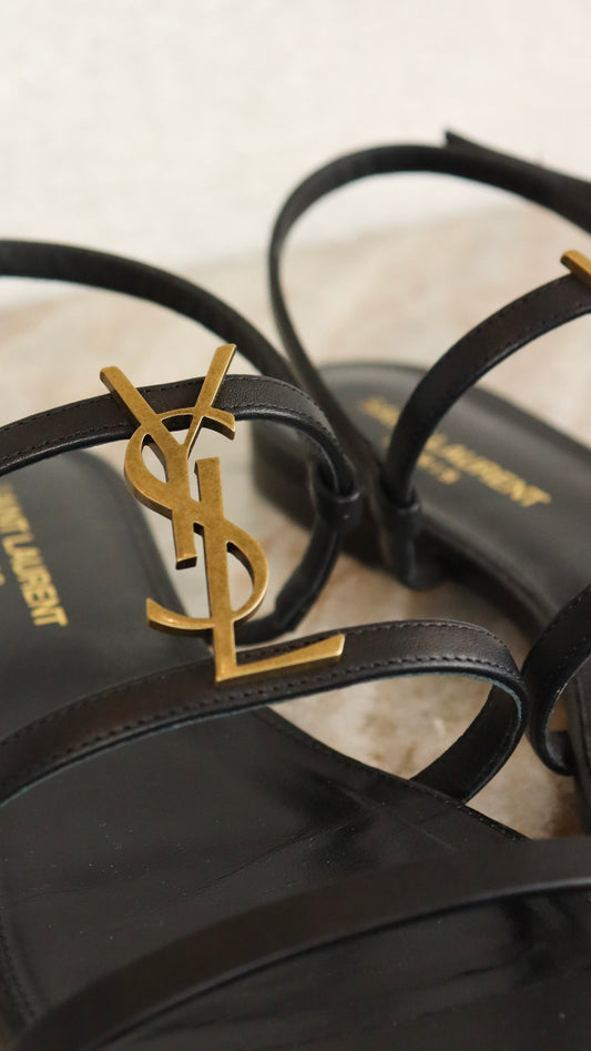 Yves Saint Laurent - Size 39