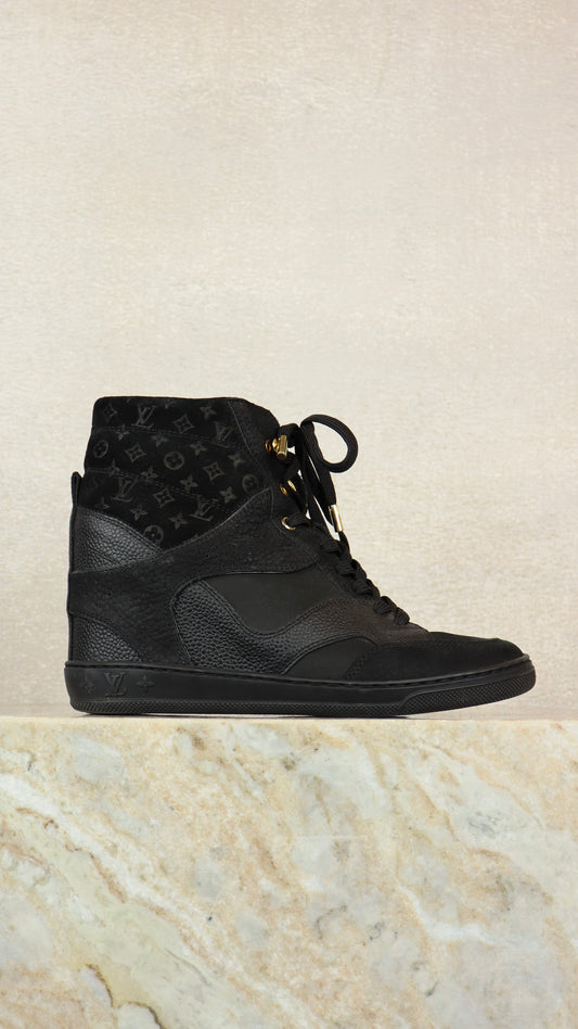 Louis Vuitton - Size 37