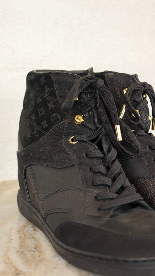 Louis Vuitton - Size 37
