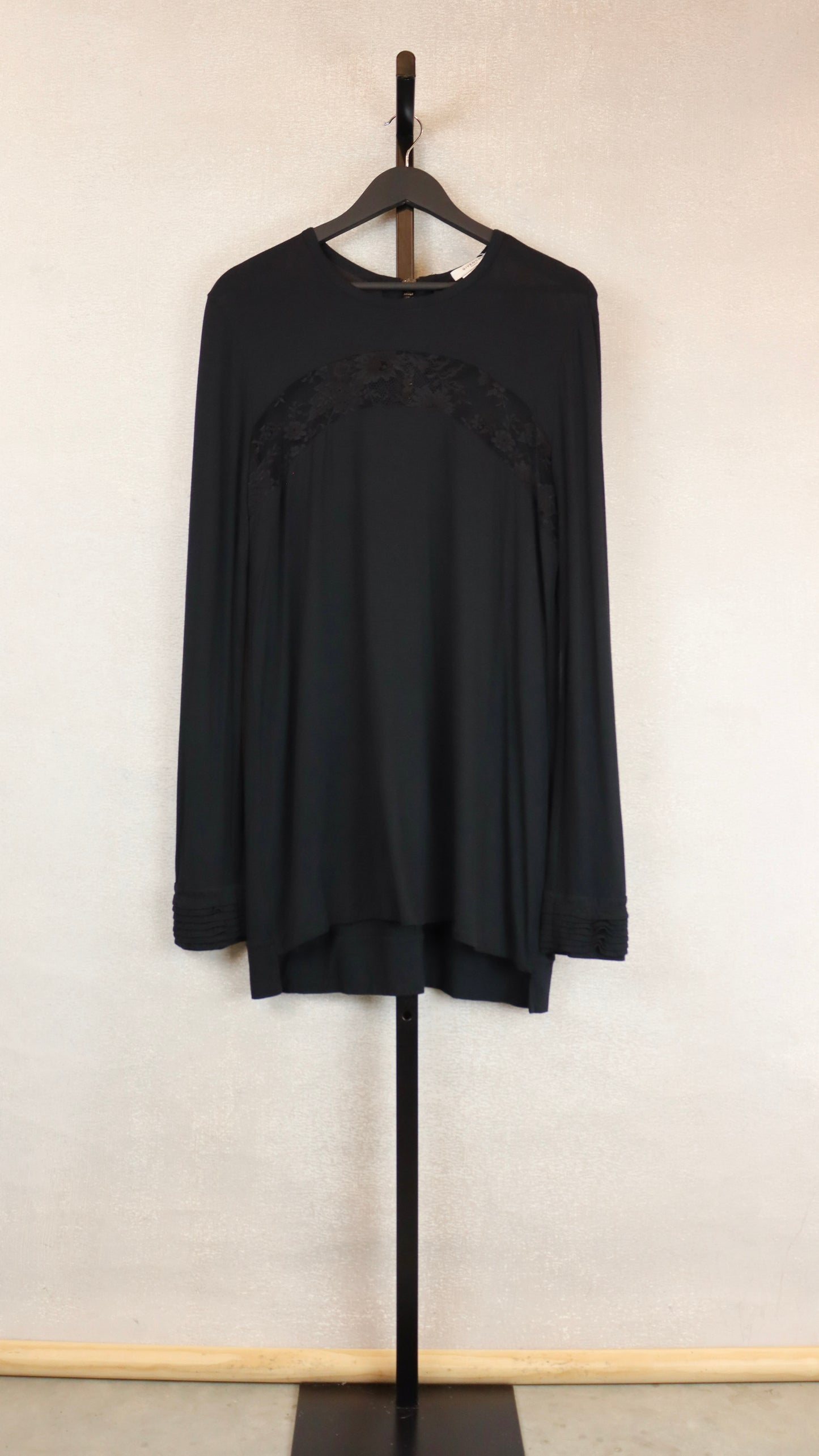 Givenchy - Size L